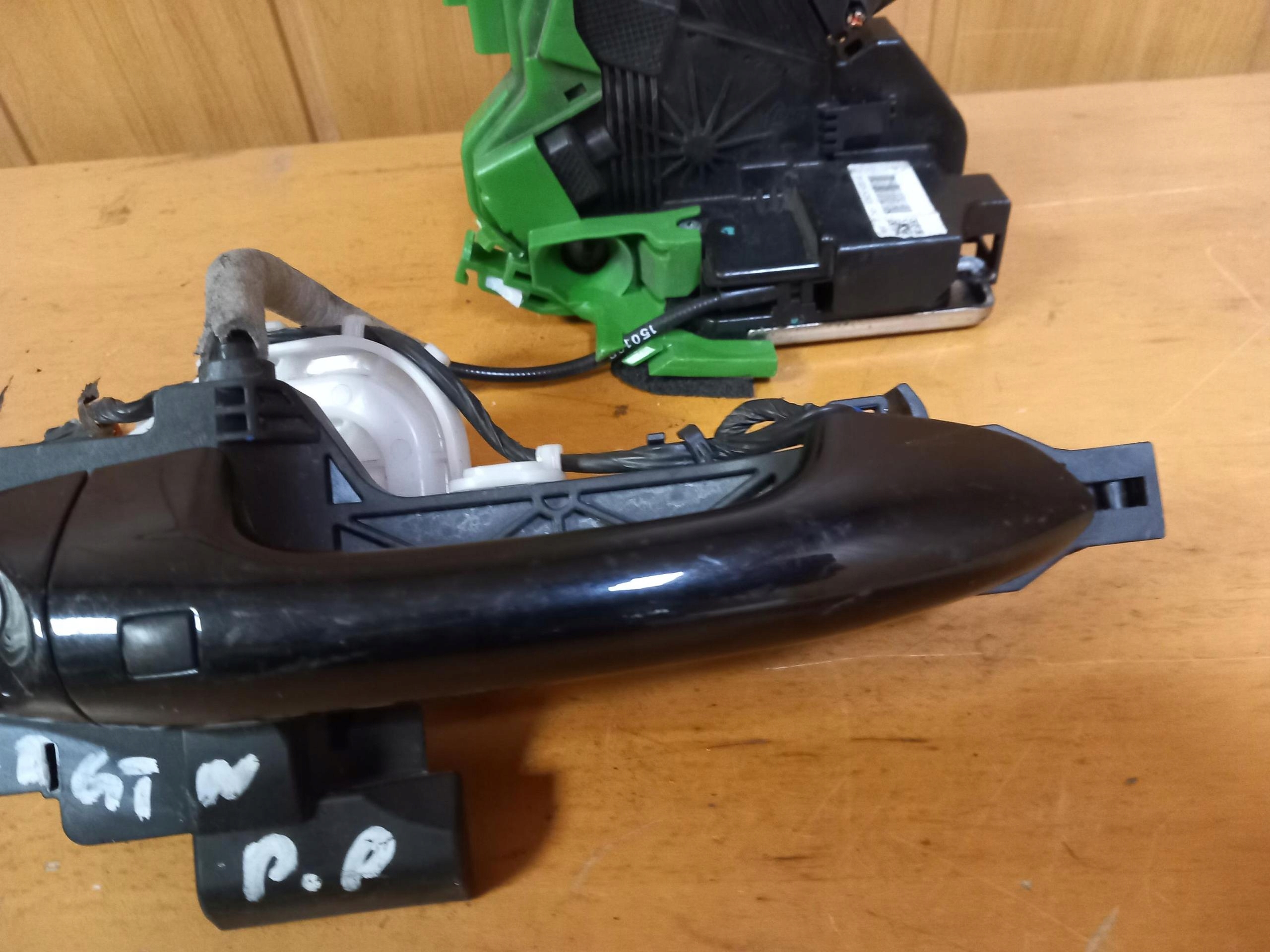 lock handle door right front KIA CEED II GT 81320-A2820 13-17