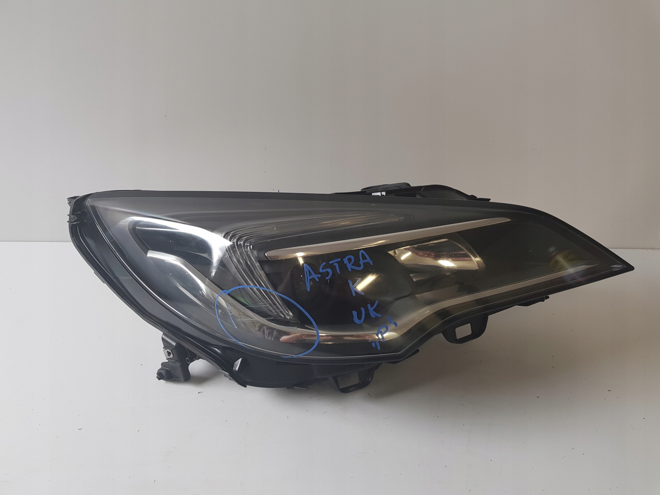 OPEL ASTRA K REFLEKTOR light right front UK ZWYKLA