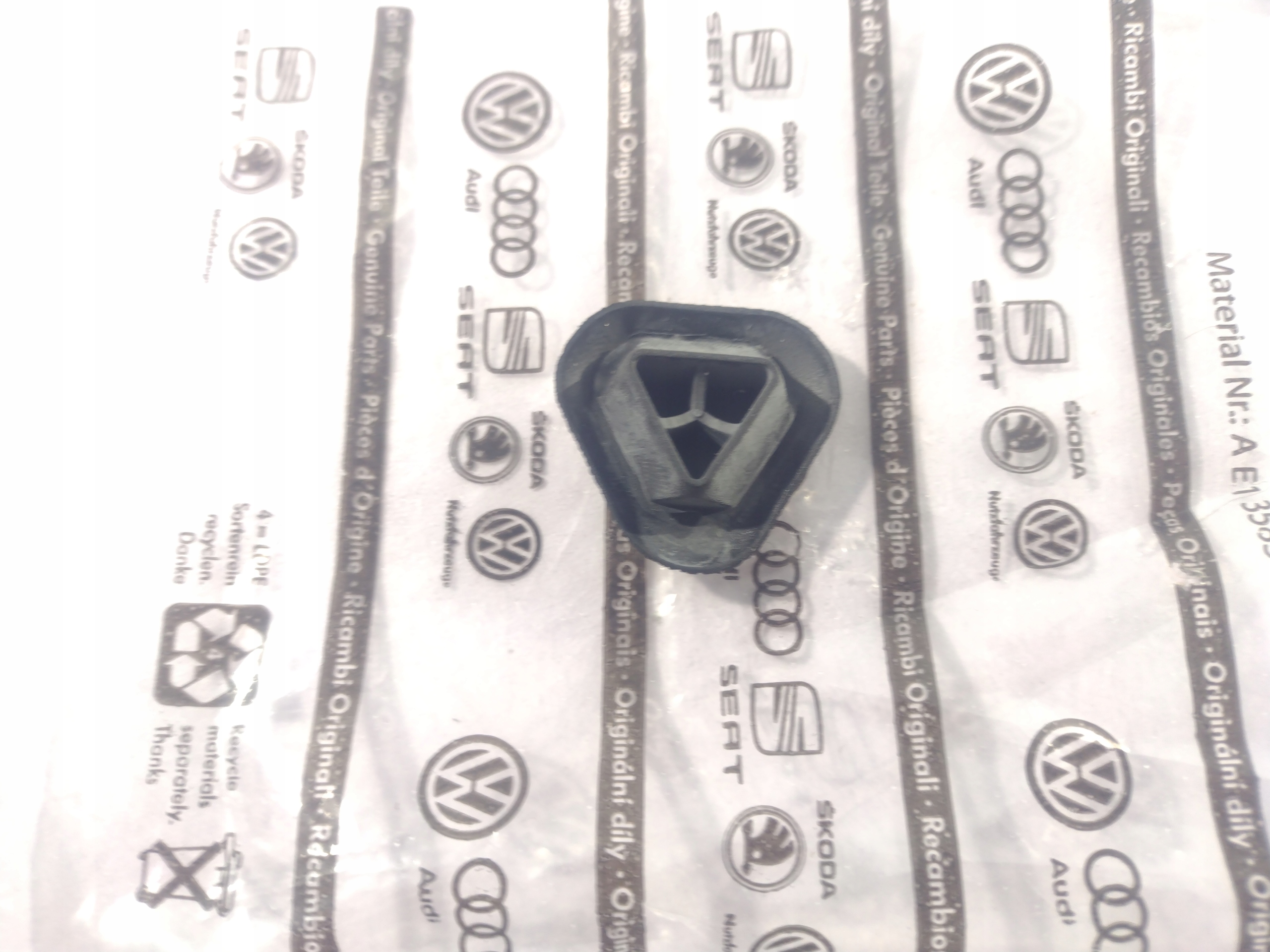 AUDI A4 B5 ZAŚLEPKA ŚCIANY GRODZIOWEJ 8D0803583D