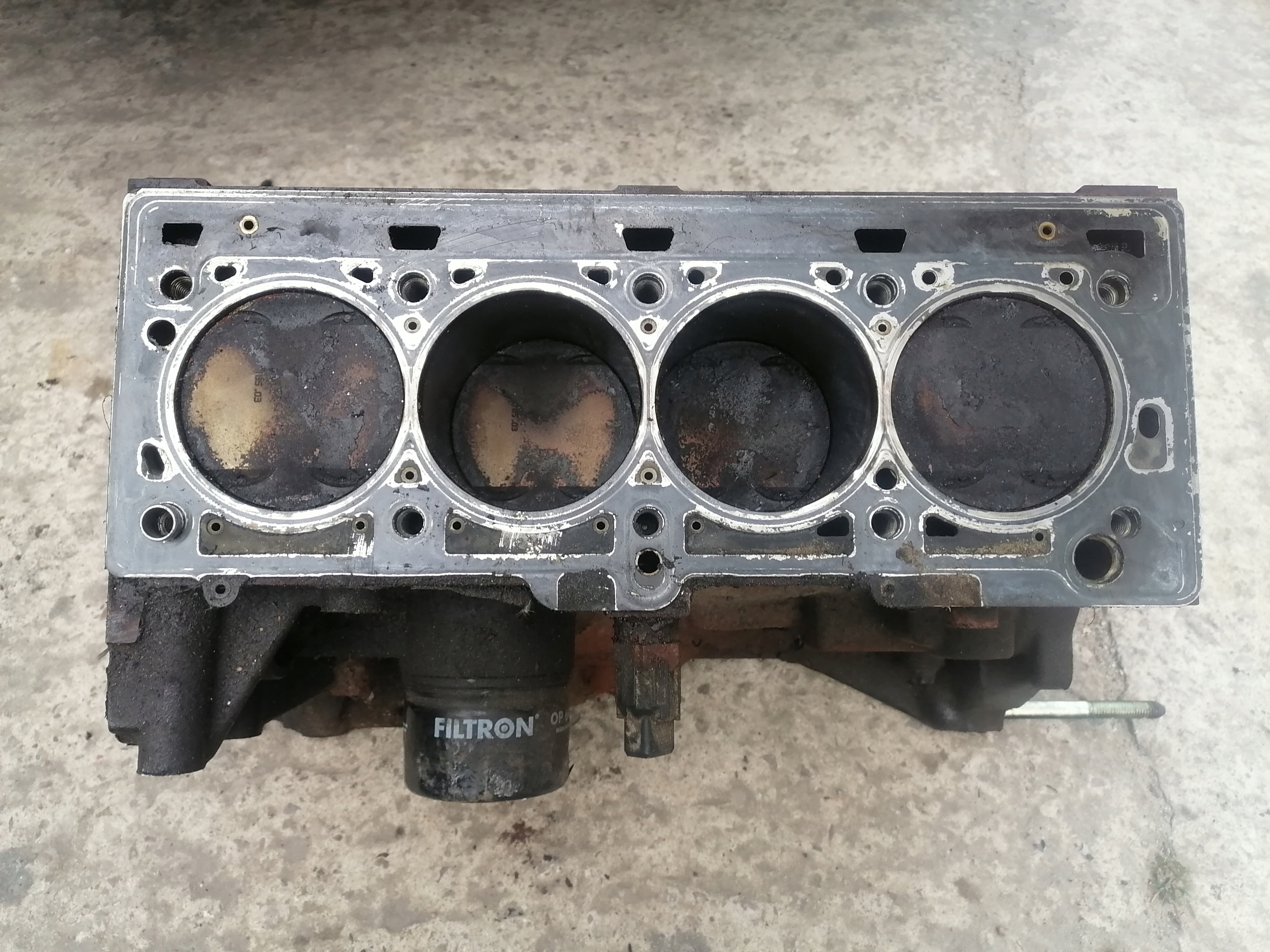 Блок двигателя логан 1. 6 8 клапанов. 4. Блок двигателя логан 1. 4.