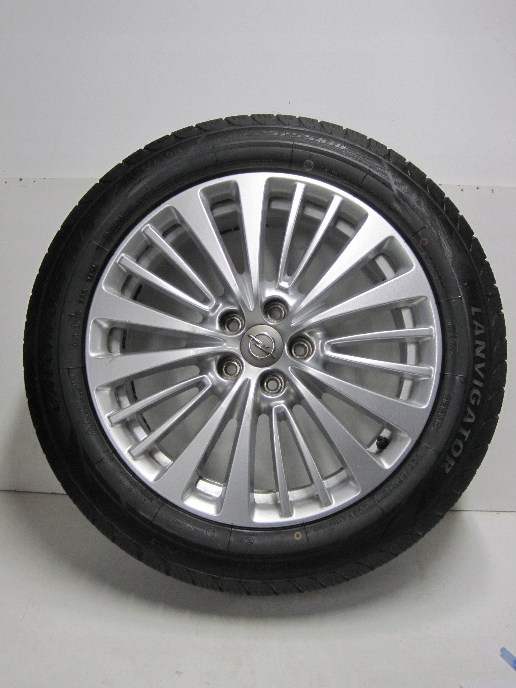 wheels discs tyres OPEL GRANDLAND X R18 M+S 23/24R