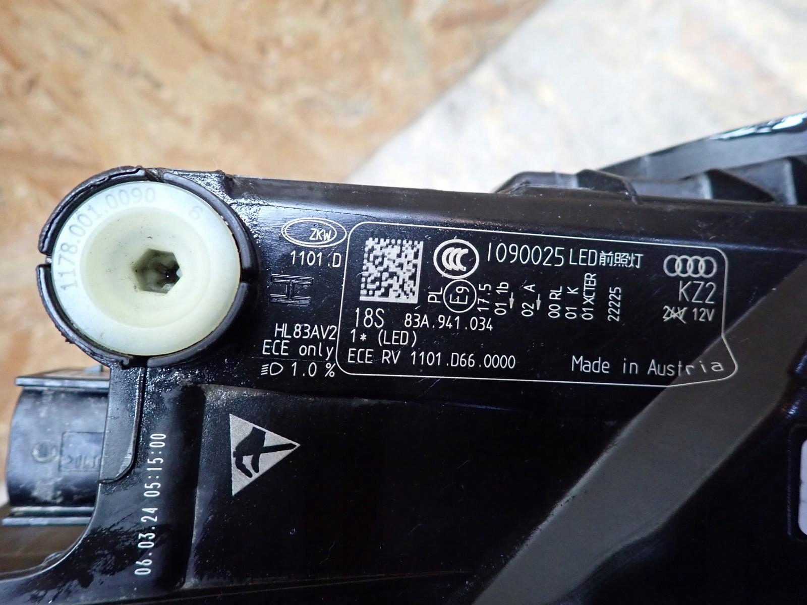 light right REFLEKTOR right AUDI Q3 2 II 83A F3B 18- 83A941034