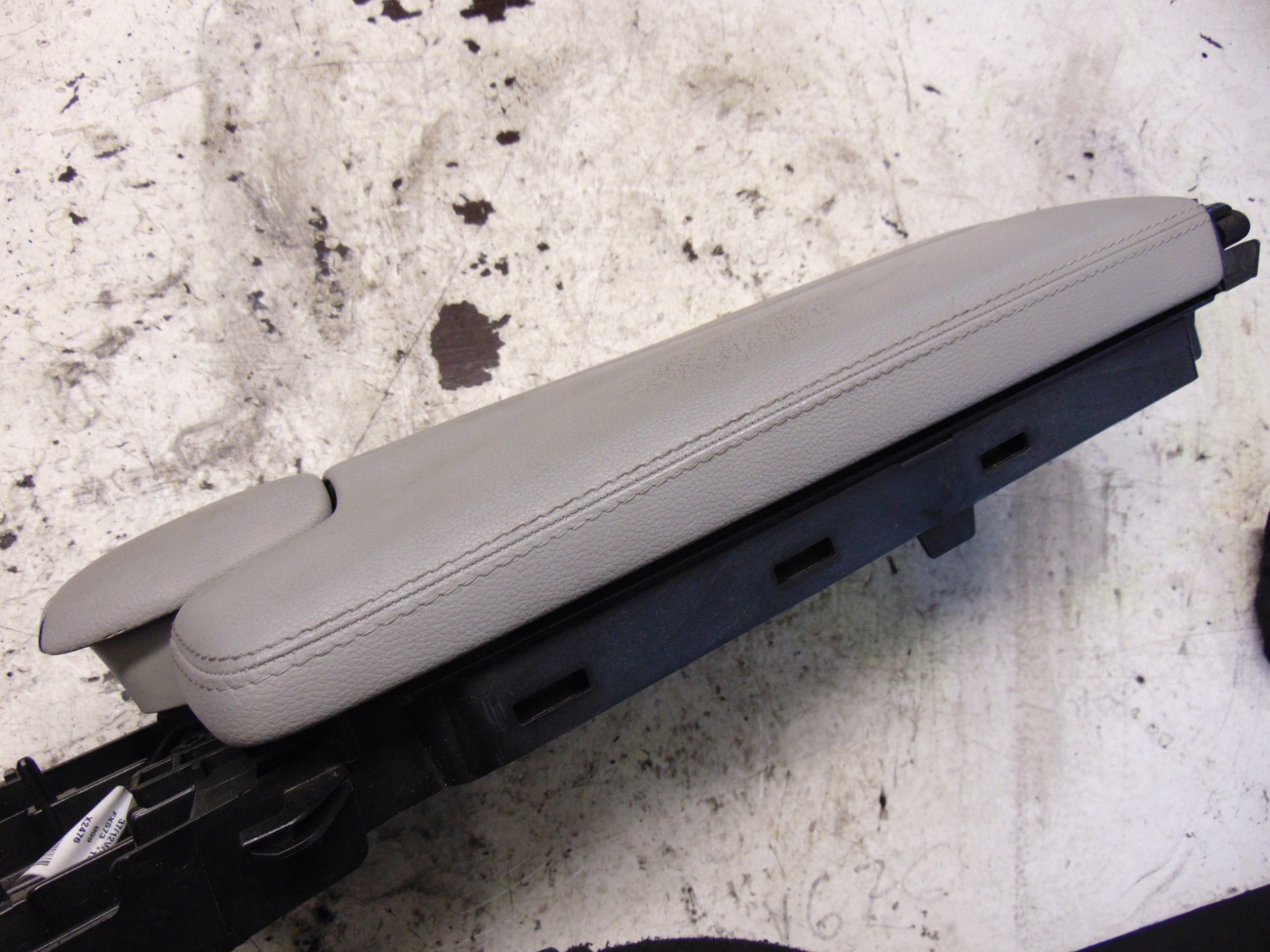 подлокотник MERCEDES e класс W212 европа