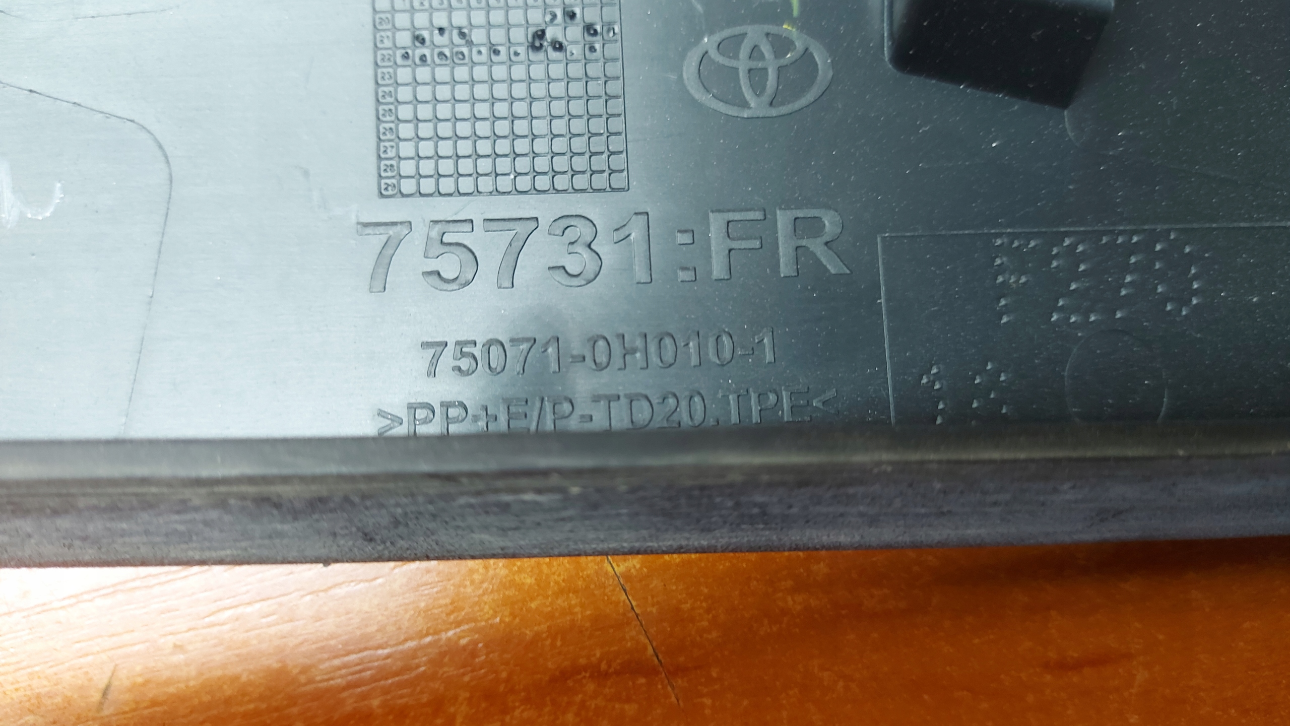 moulding door right right front TOYOTA AYGO X 22