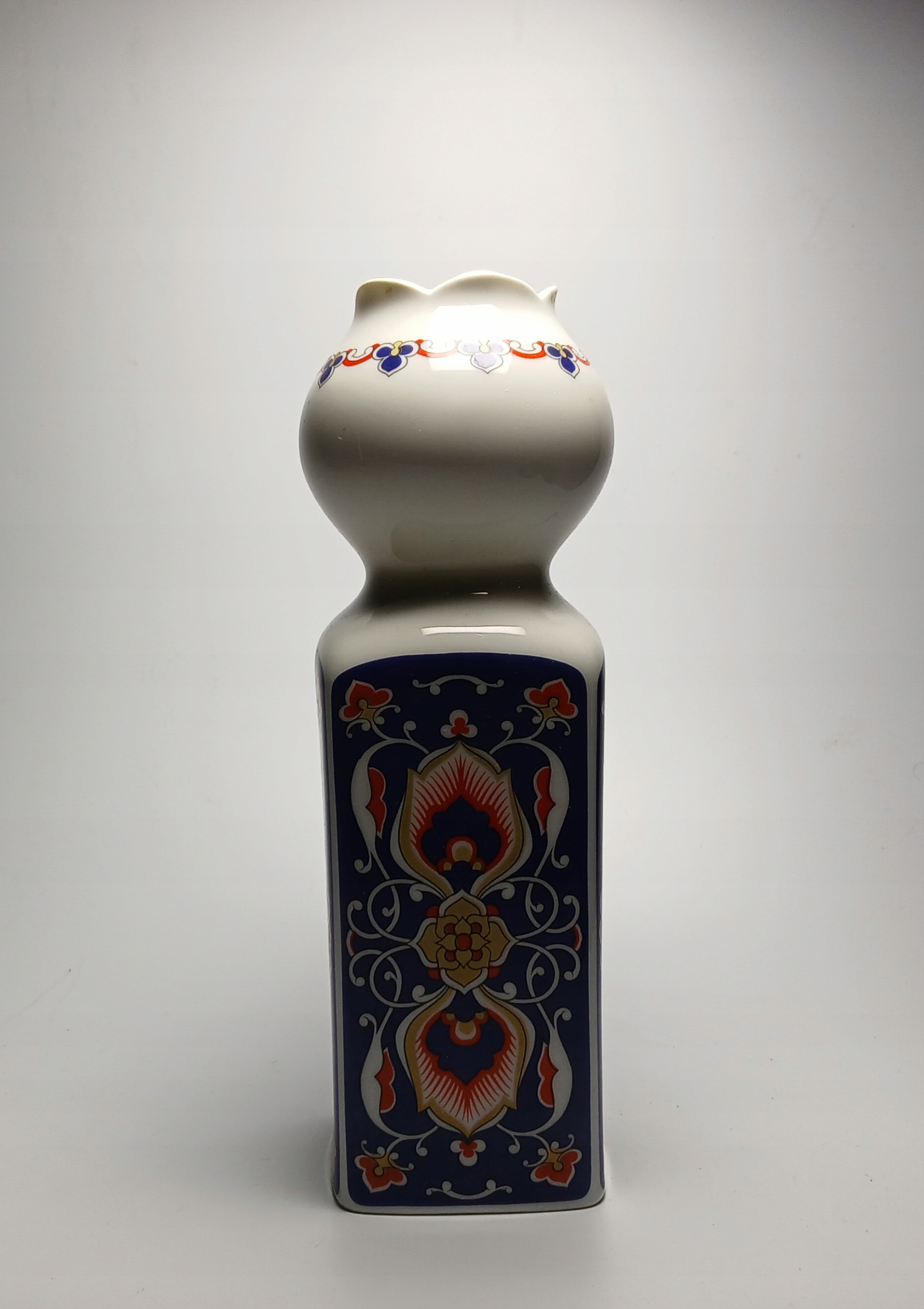 PORCELANA WAZON PIĘKNY WZÓR