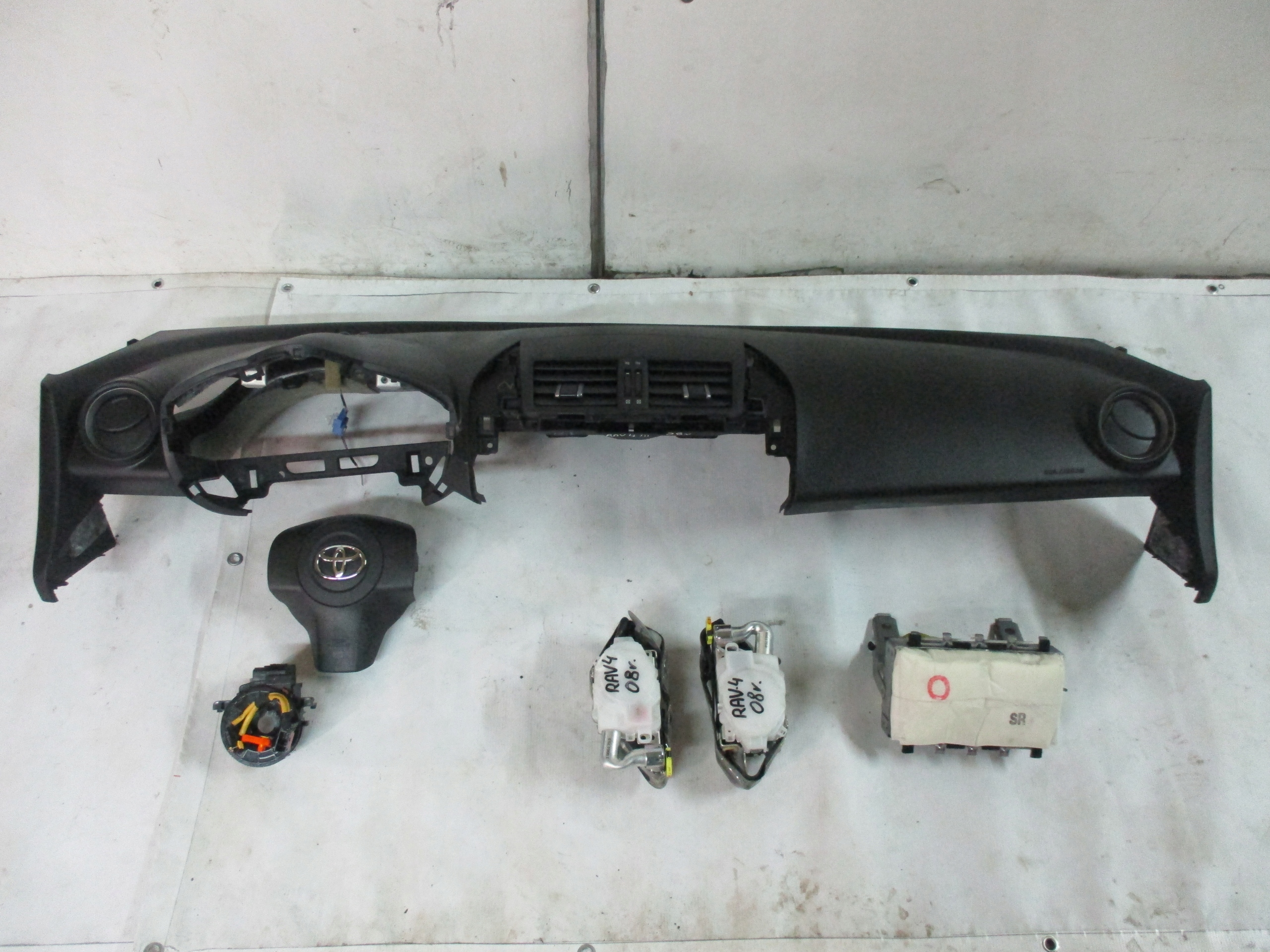 dashboard instrument panel Toyota Rav 4 06-12r