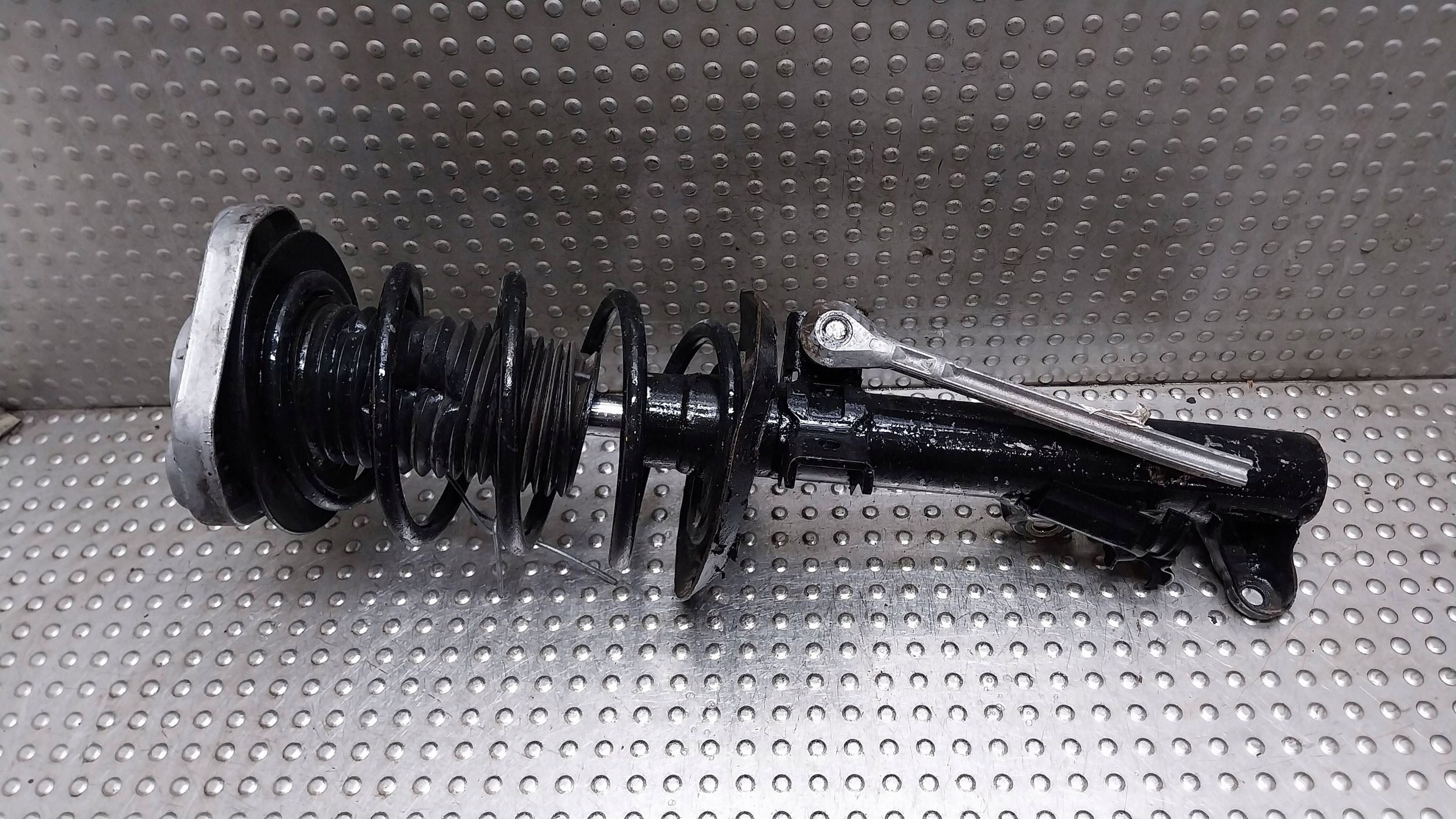 shock absorber left front A2123208738 MERCEDES E-KLASA W212 2.2 CDI