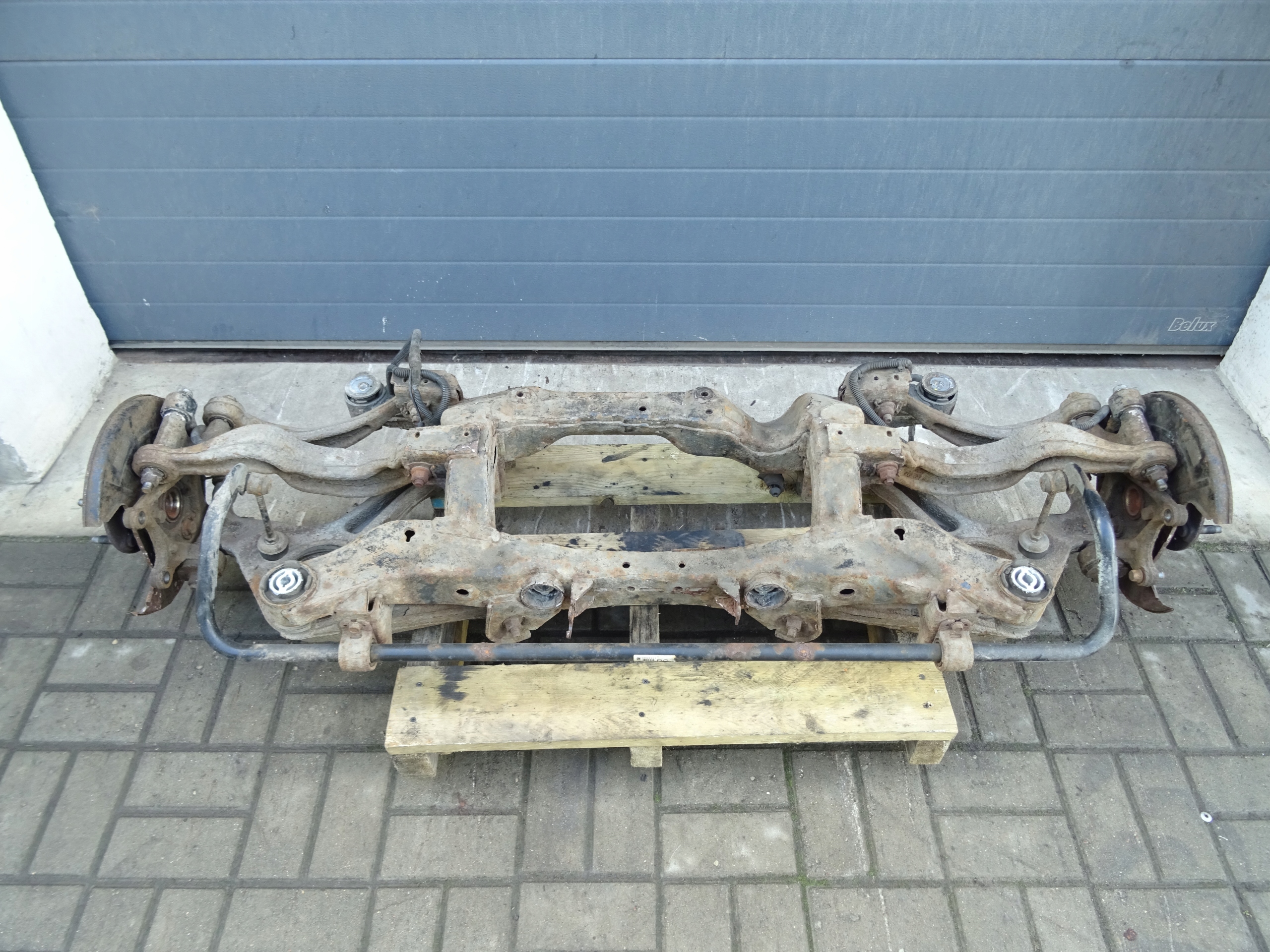 INSIGNIA A HB 4x4 BELKA ZAWIESZENIA OŚ TYLNA