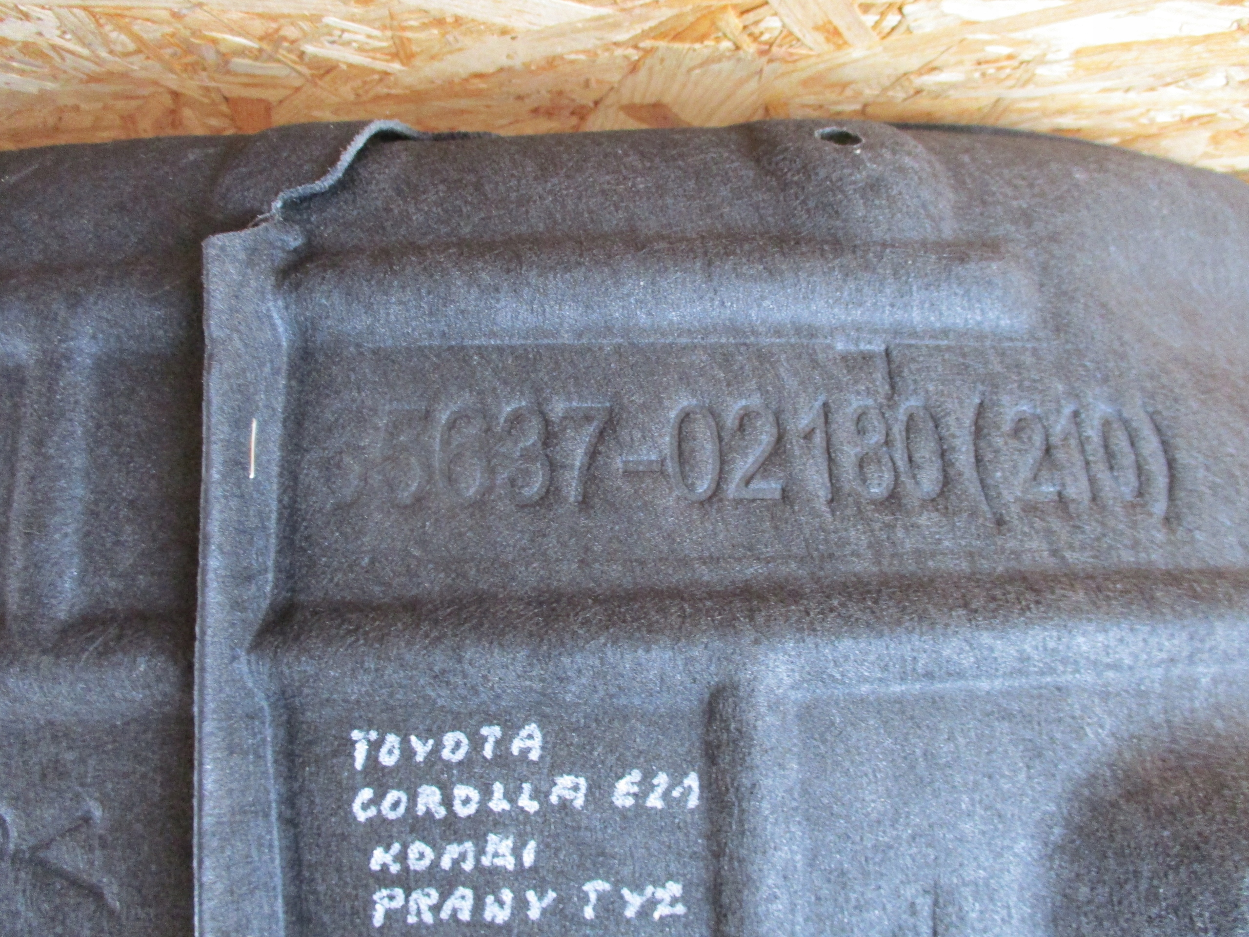 mudguard right rear. TOYOTA COROLLA E21 KOMBI