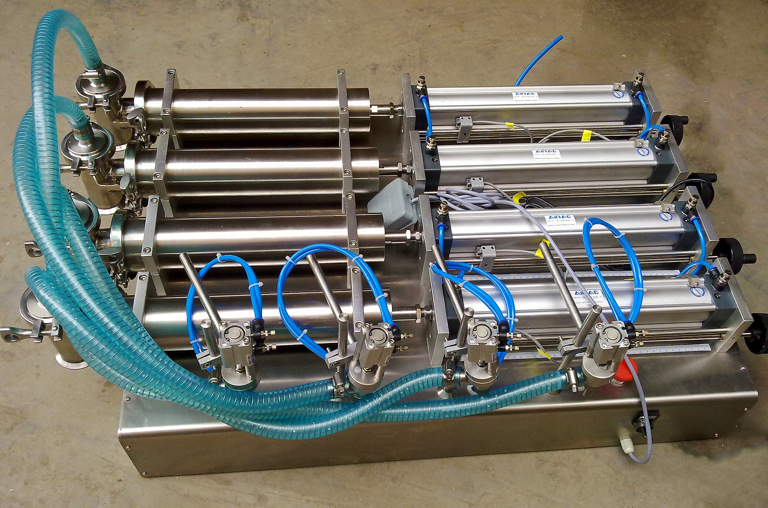 DOZOWNICA PŁYNÓW 30-300ML, 4 NALEWAKI, PÓŁAUTOMAT