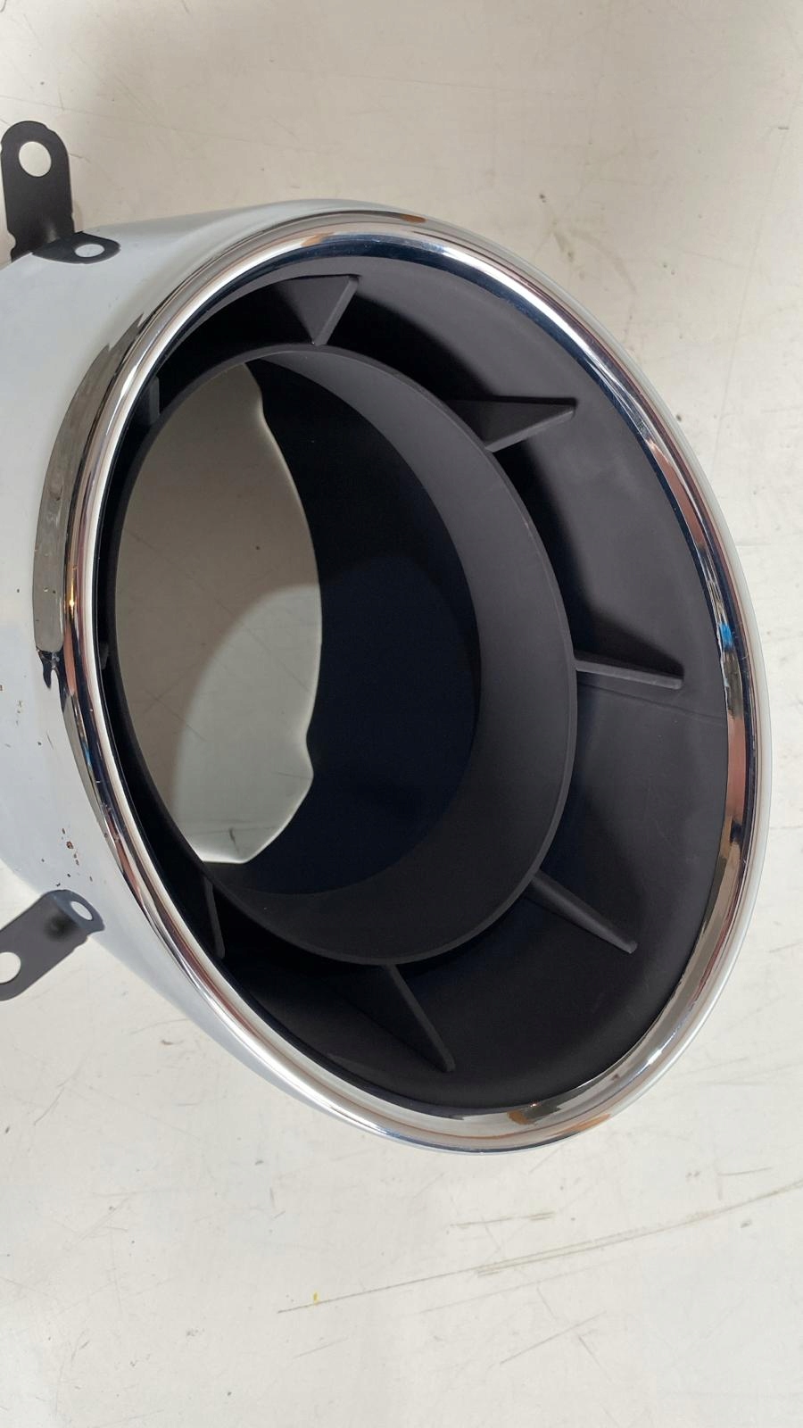 Audi R8 4S задний левый выхлоп