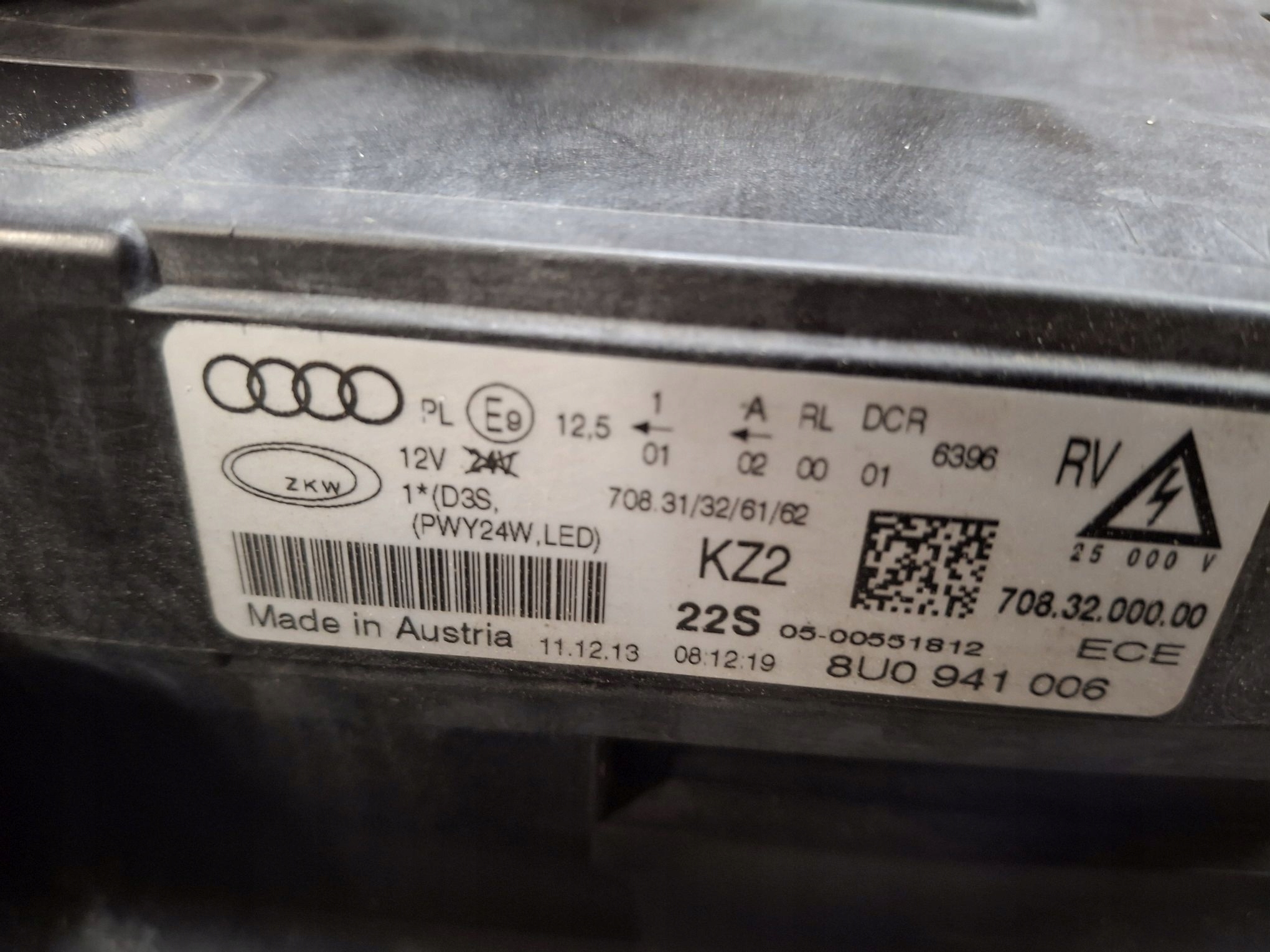 light right front BI-XENON AUDI Q3 and 2011R-> 8U0