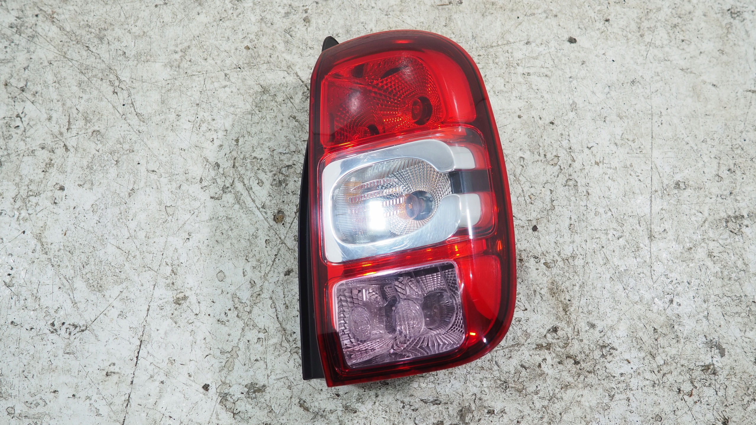 Dacia Duster lift light right rear part 265506837R