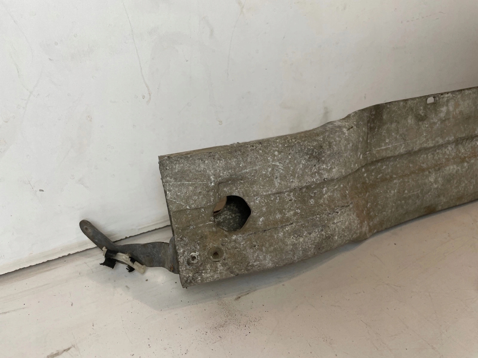 sider pillar of a bumper front front Audi A4 B8 A5 8T