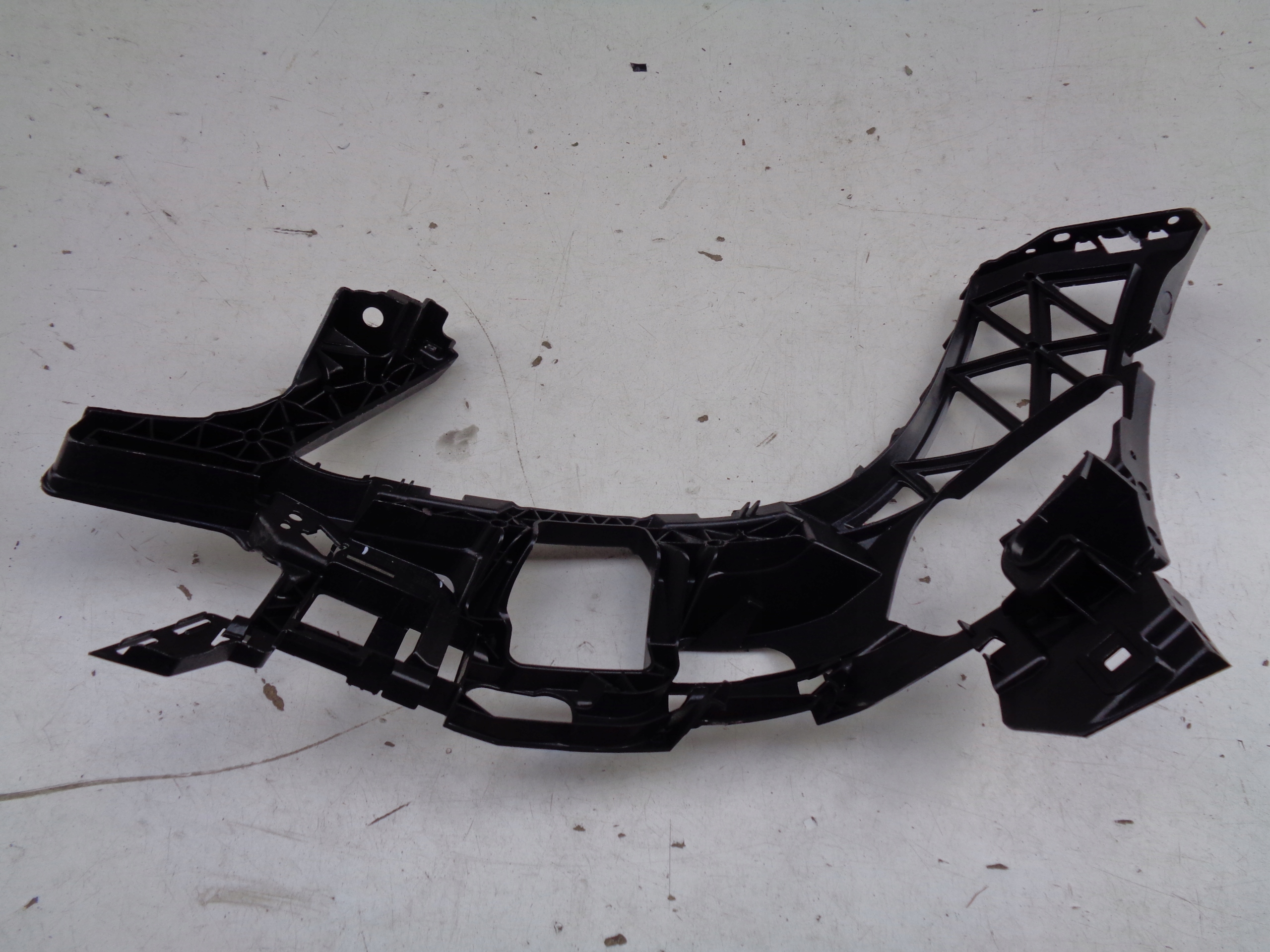 bumper bracket right front MERCEDES C-KLASA W204 10- LIFT