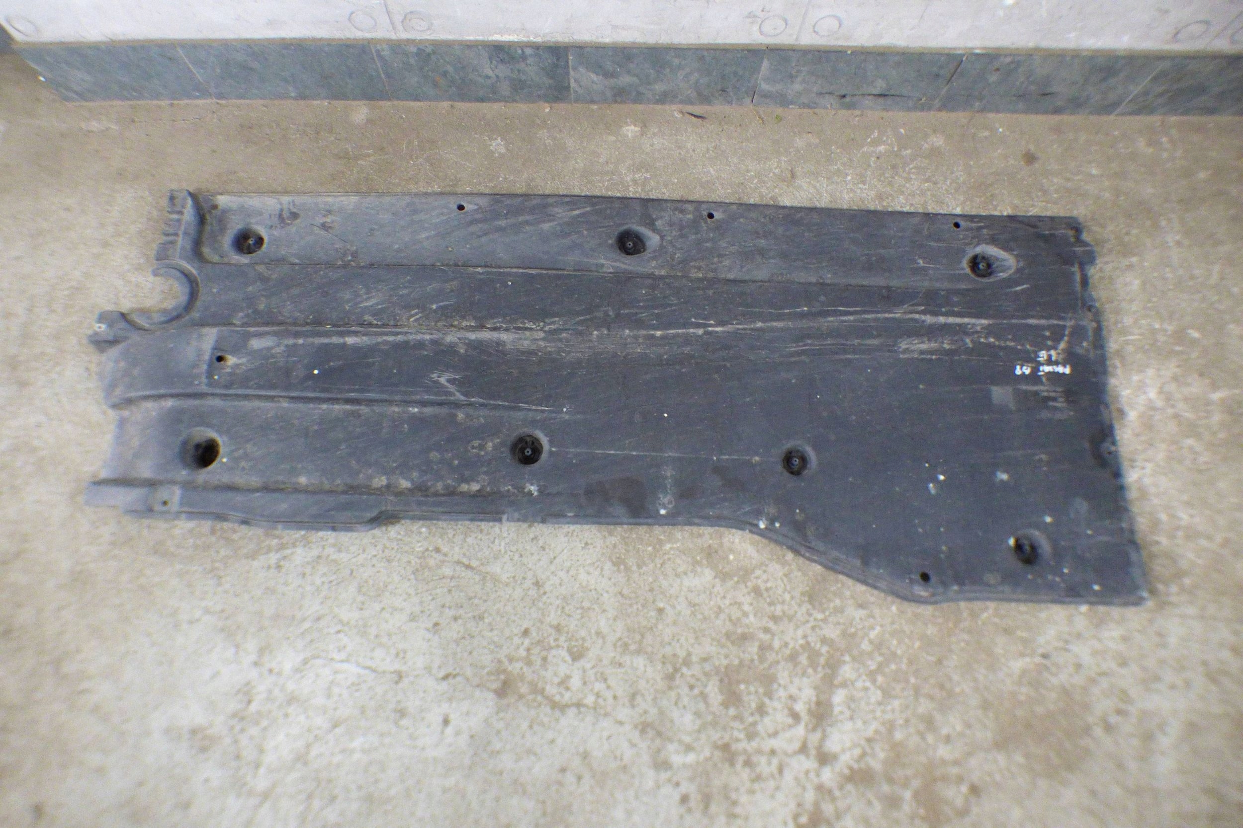 Volkswagen PASSAT B8 cover chassis left 3Q0825201L original st.BDB
