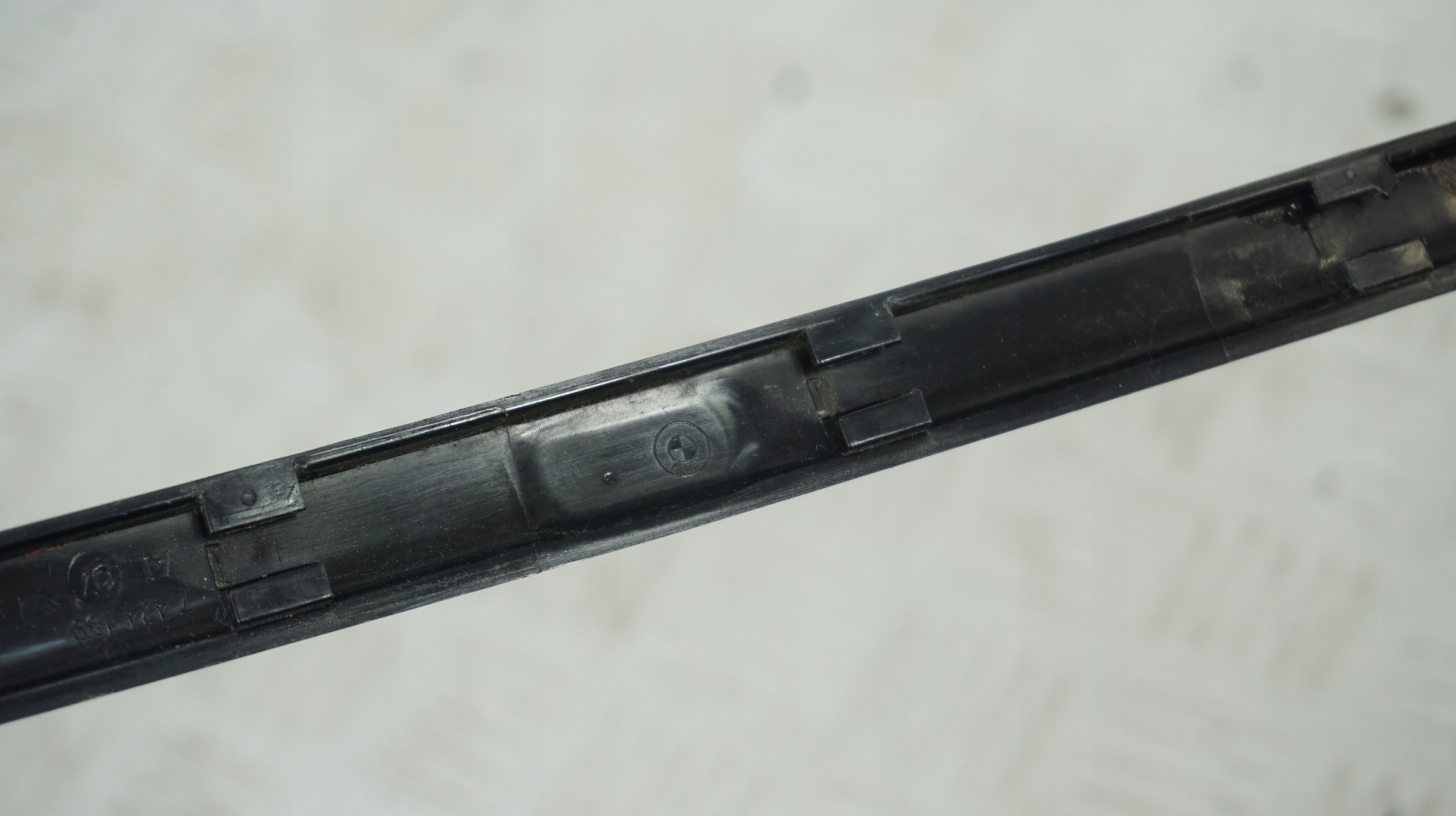 MINI COOPER F60 LISTWA SZYBY CZOŁOWEJ 7424159 Producent części Mini OE