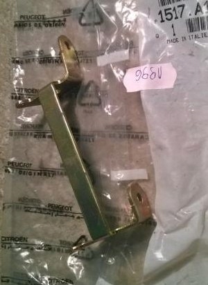 ZAWIAs KLAPY WLEWU PALIWA PEUGEOT 1517A1 Producent części Tender