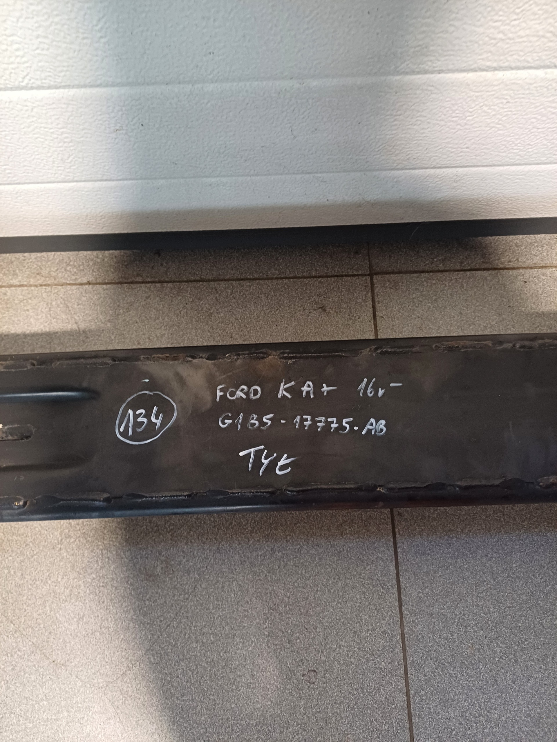 erősítés hátsó hátsó FORD KA+ 16R- G1B5-17775-AB