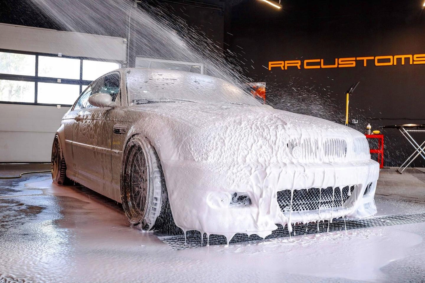 RR CUSTOMS RRC BAD BOYS ZESTAW DO MYCIA AKTyWNA PIANA SZAMPON PIANOWNICA 2L Producent RRCustoms