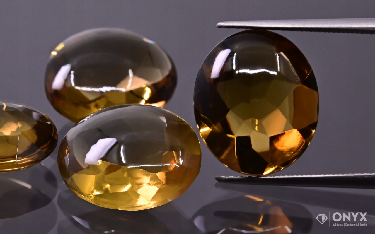 Medový křemen fazetovaný ovál 14x12 mm