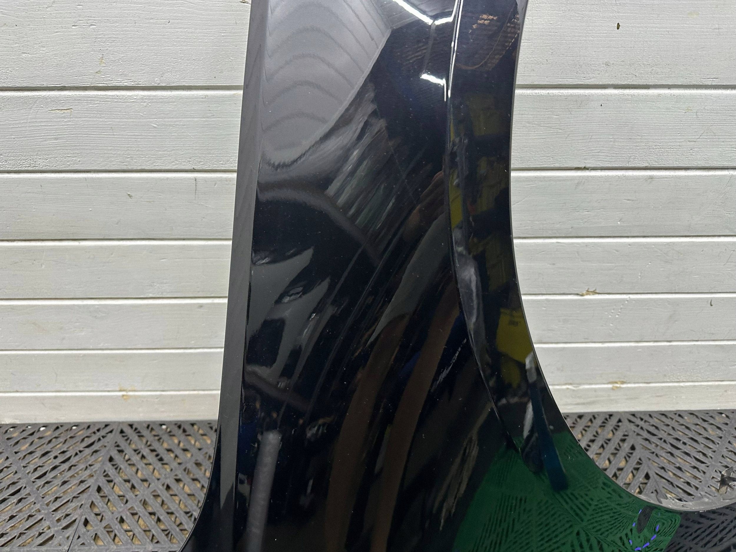 fender front side right BMW 1 F40 colour 475