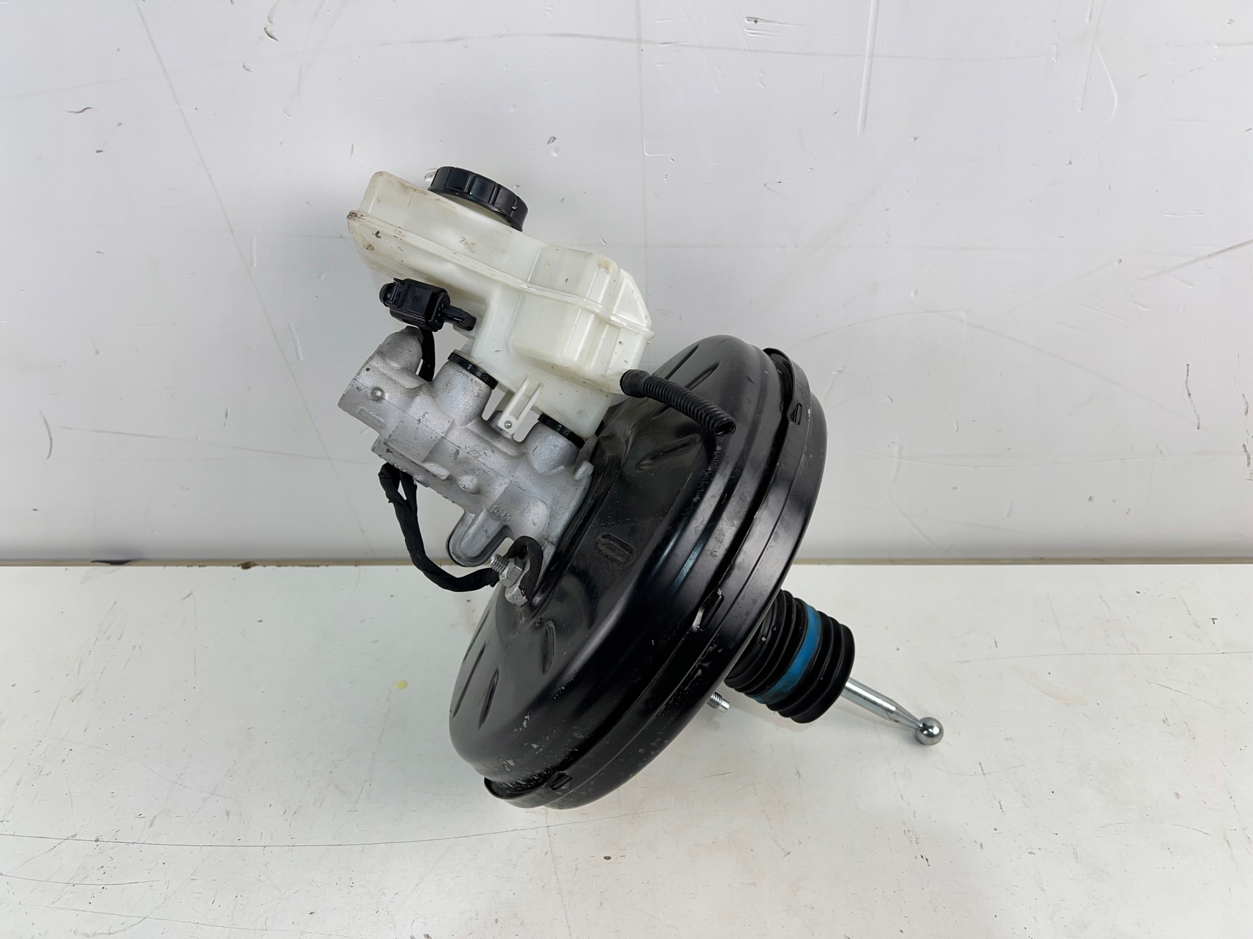 Servo bremsen VW SEAT SKODA 2Q0614105R