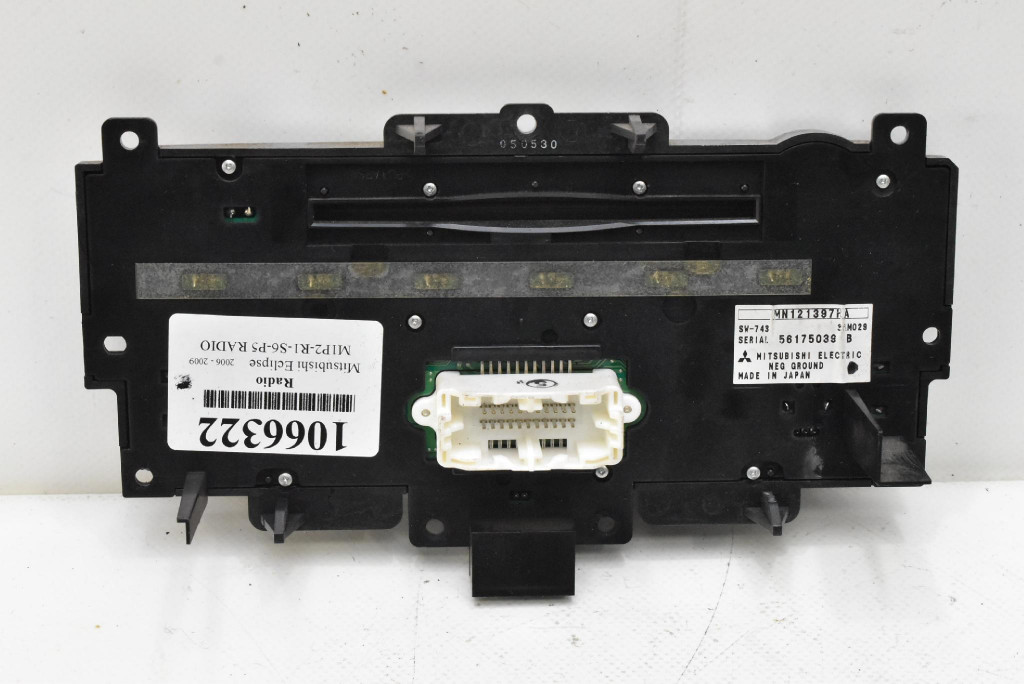 RADIO PANEL RADIA CD MP3 MN121397HA MITSUBISHI ECLIPSE 4 IV 4G 06-09