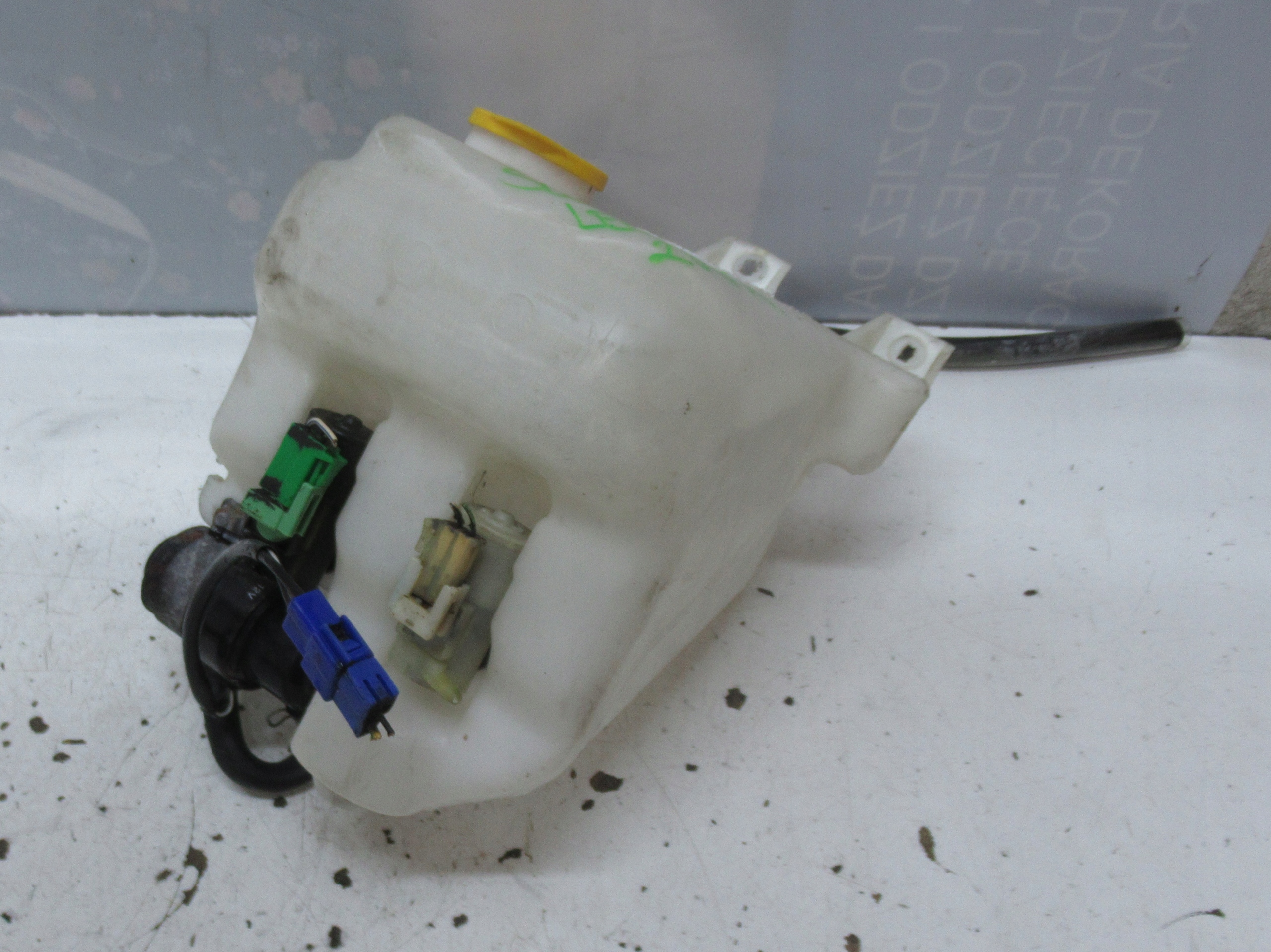 SUBARU LEGACY 98R washer fluid tank