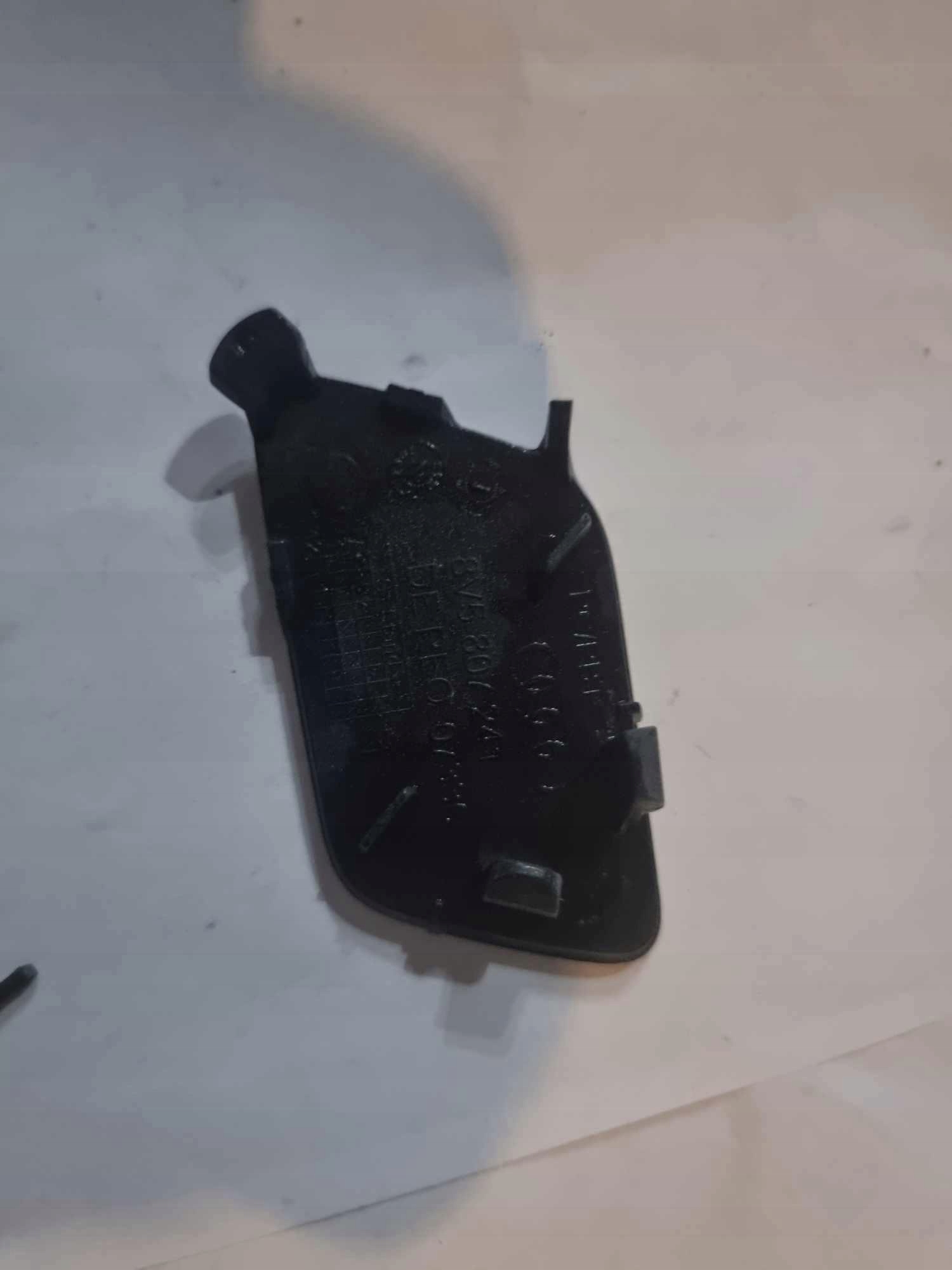 AUDI A3 8V5 -> Abschleppöse der Stoßstange vorne 8V5807241
