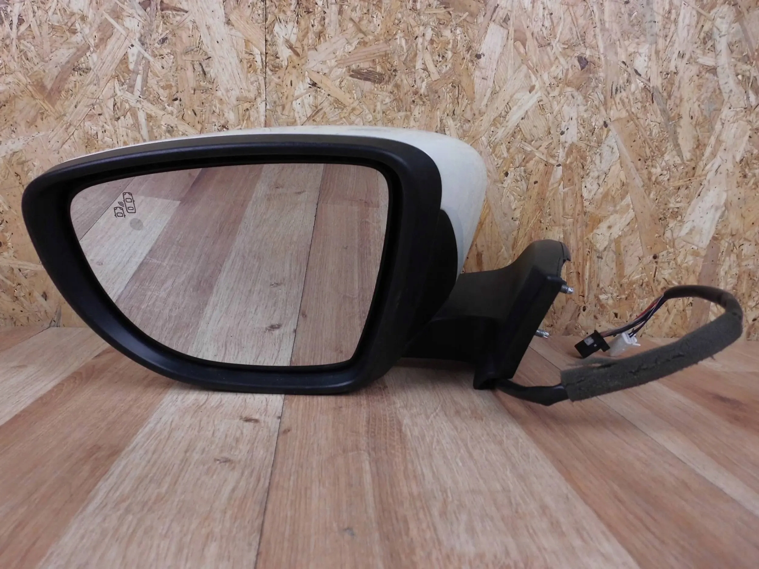 Nissan Leaf II (ZE1) 2017+ mirror left 8-PIN