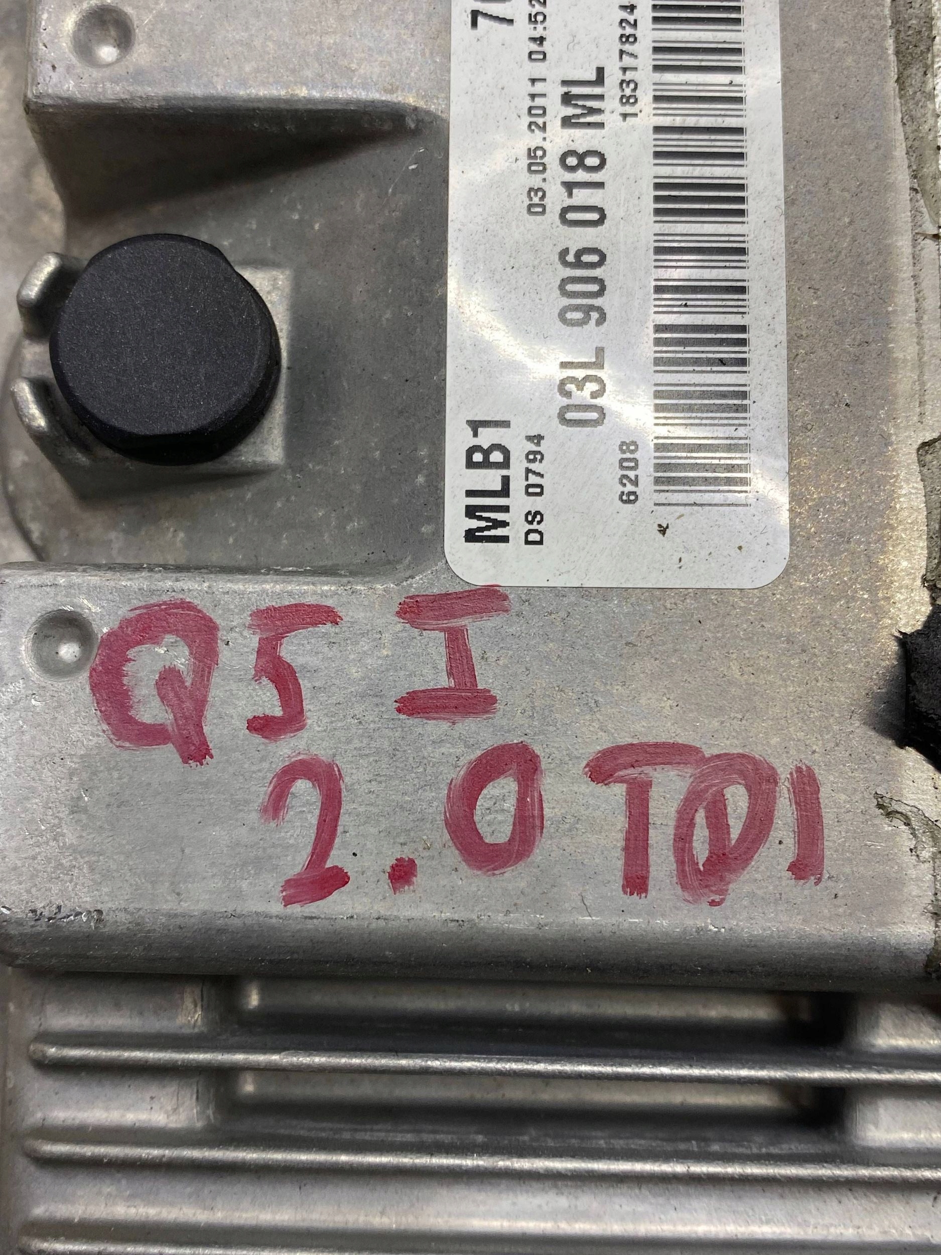 AUDI Q5 8R 2.0 TDI computer control unit of the engine 03L906018ML