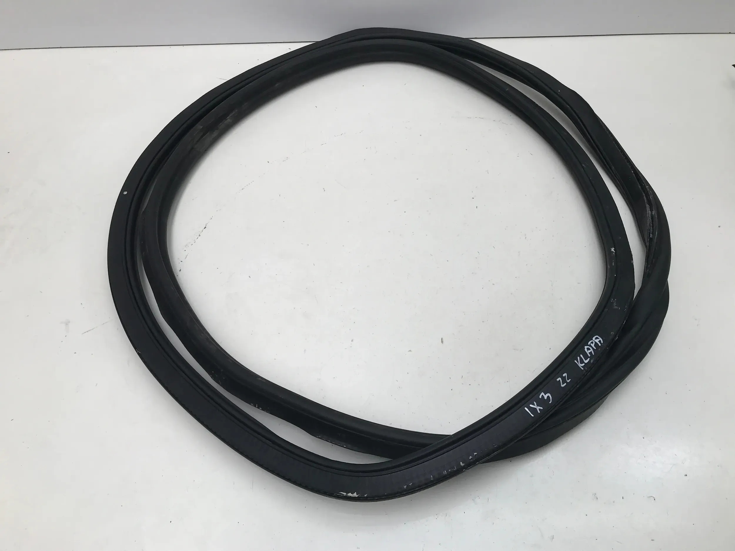 BMW iX3 G08 X3 G01 2023 2022 USZCZELKA KLAPY BAGAŻNIKA TYŁ TYLNA 7397317