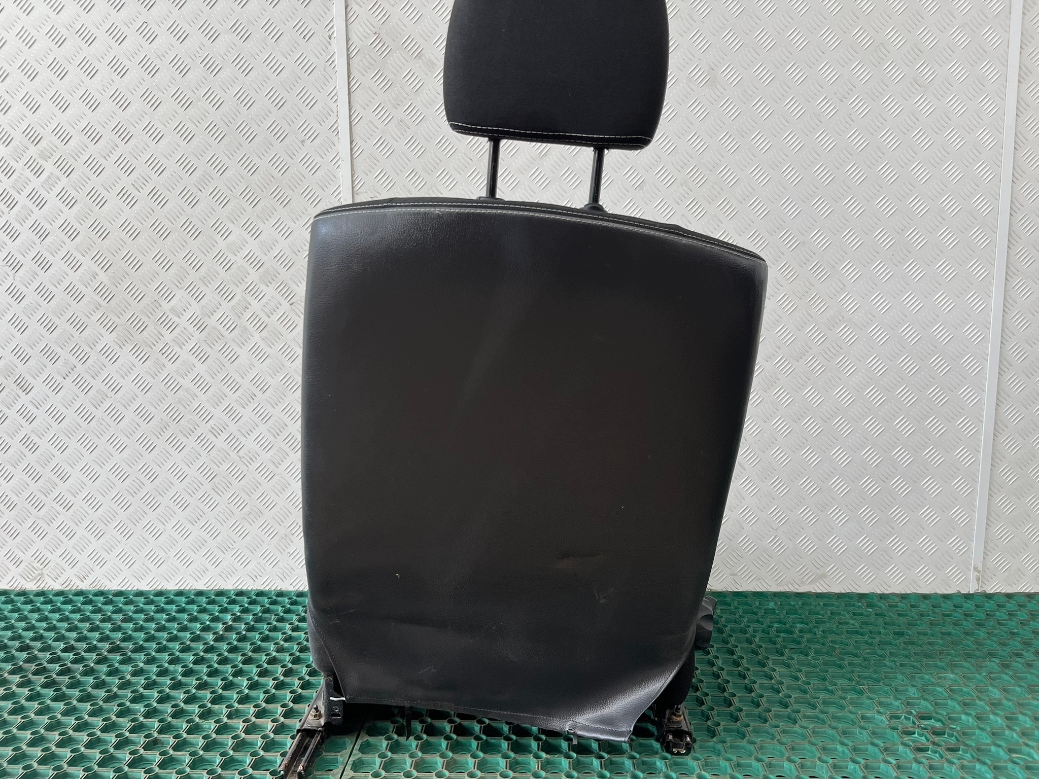 DACIA DUSTER 10-18 seat front left driver´s EUROPA original