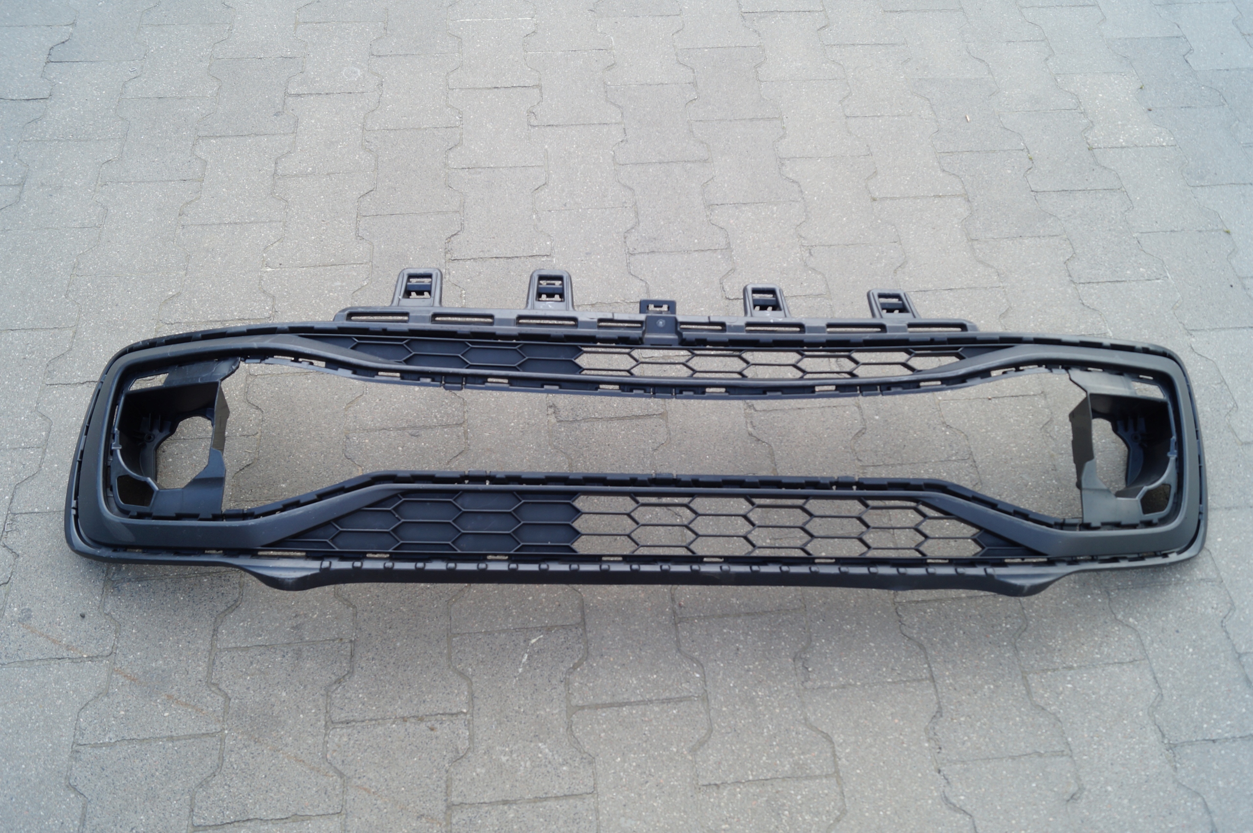 grid central W bumper front VW UP! UP 1S0