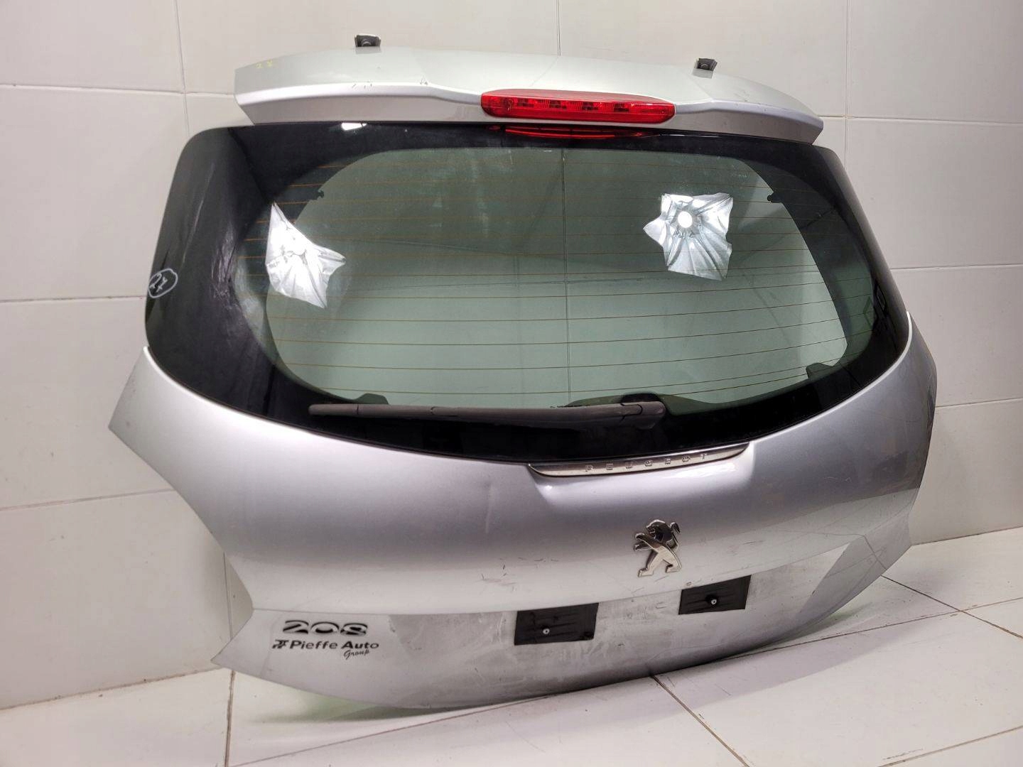 rear trunk door boot Peugeot 208 2015