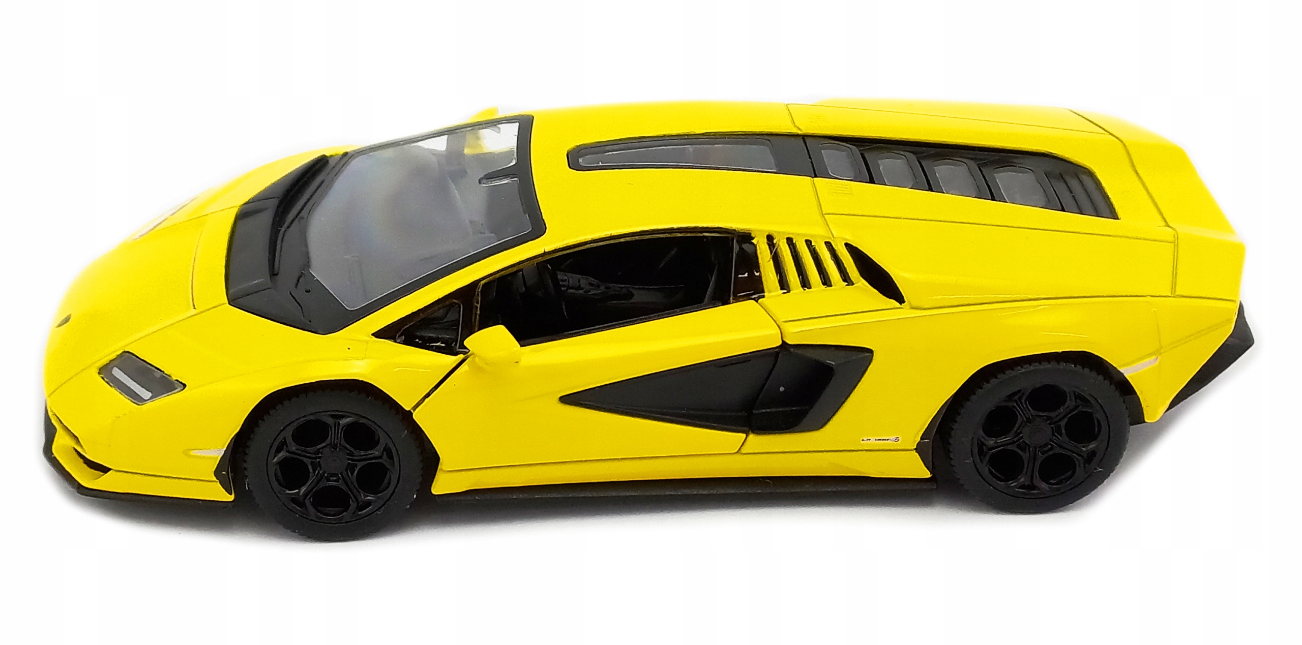 AUTO METALOWE LAMBORGHINI COUNTACH LPI 800-4 METALOWY SAMOCHÓD MODEL 1 38 Wiek dziecka 3 lata +