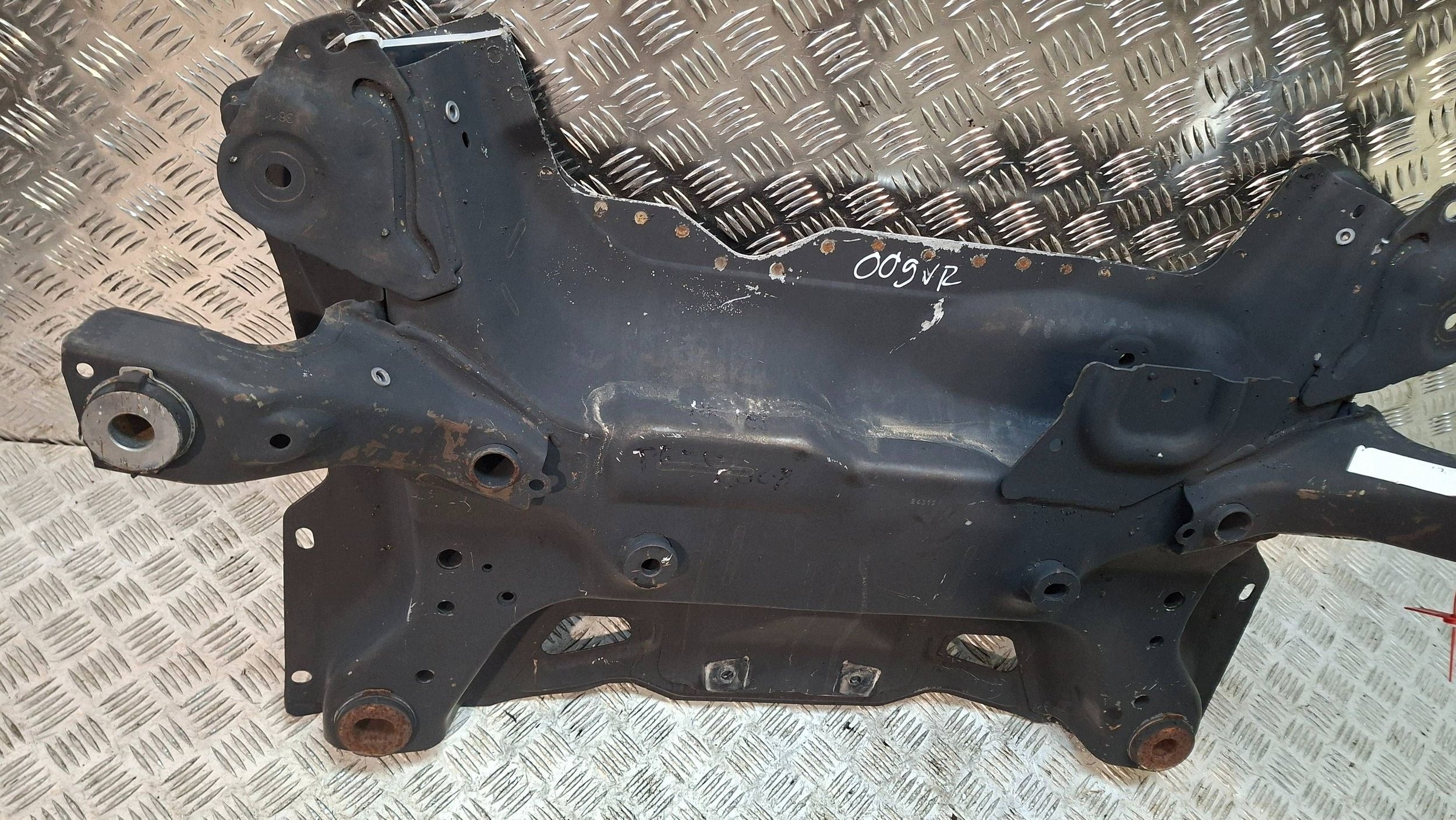 axle beam front PEUGEOT 508 2010