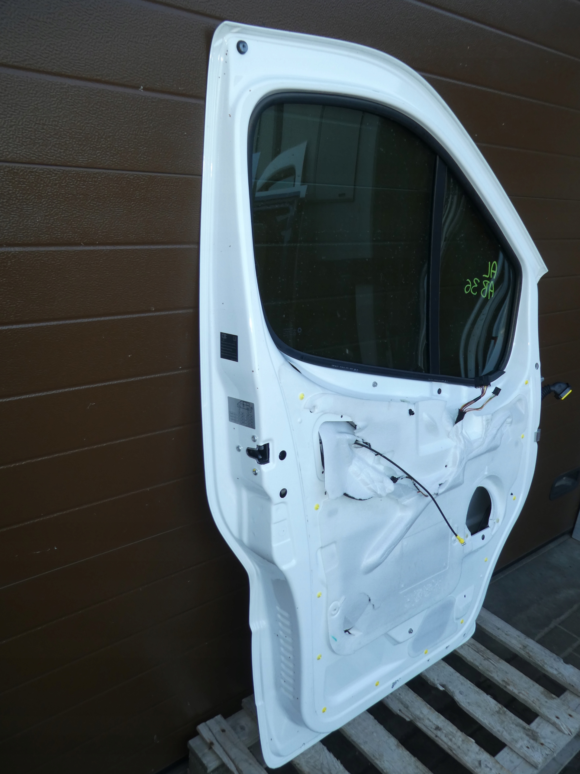 door front left TRAFIC II VIVARO PRIMASTAR complete BIALE