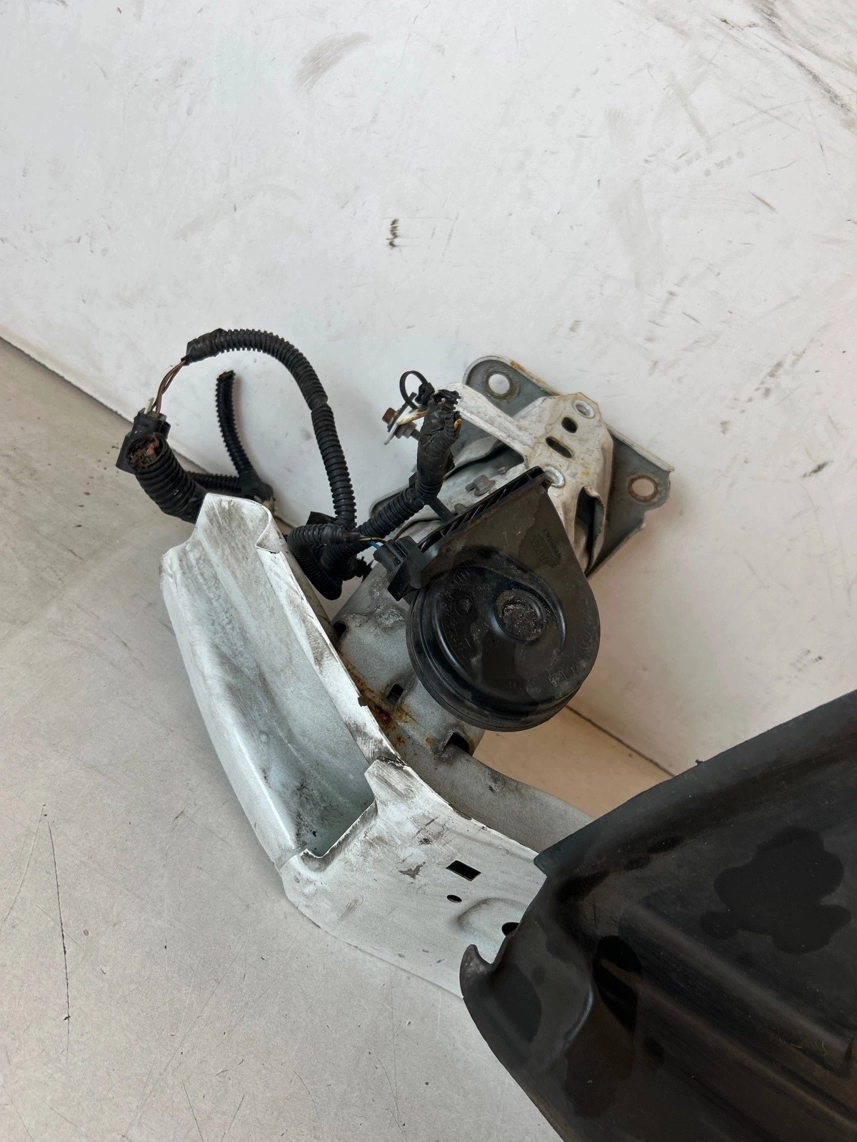 sider pillar of a bumper front Ford Focus MK3