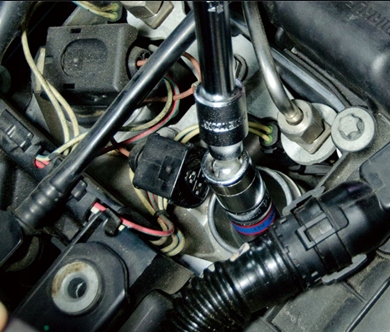 PRZEGUBOWA NASADKA DO ŚWIEC 3/8 14mm 12k KING TONY 365014A Kod producenta 365014A