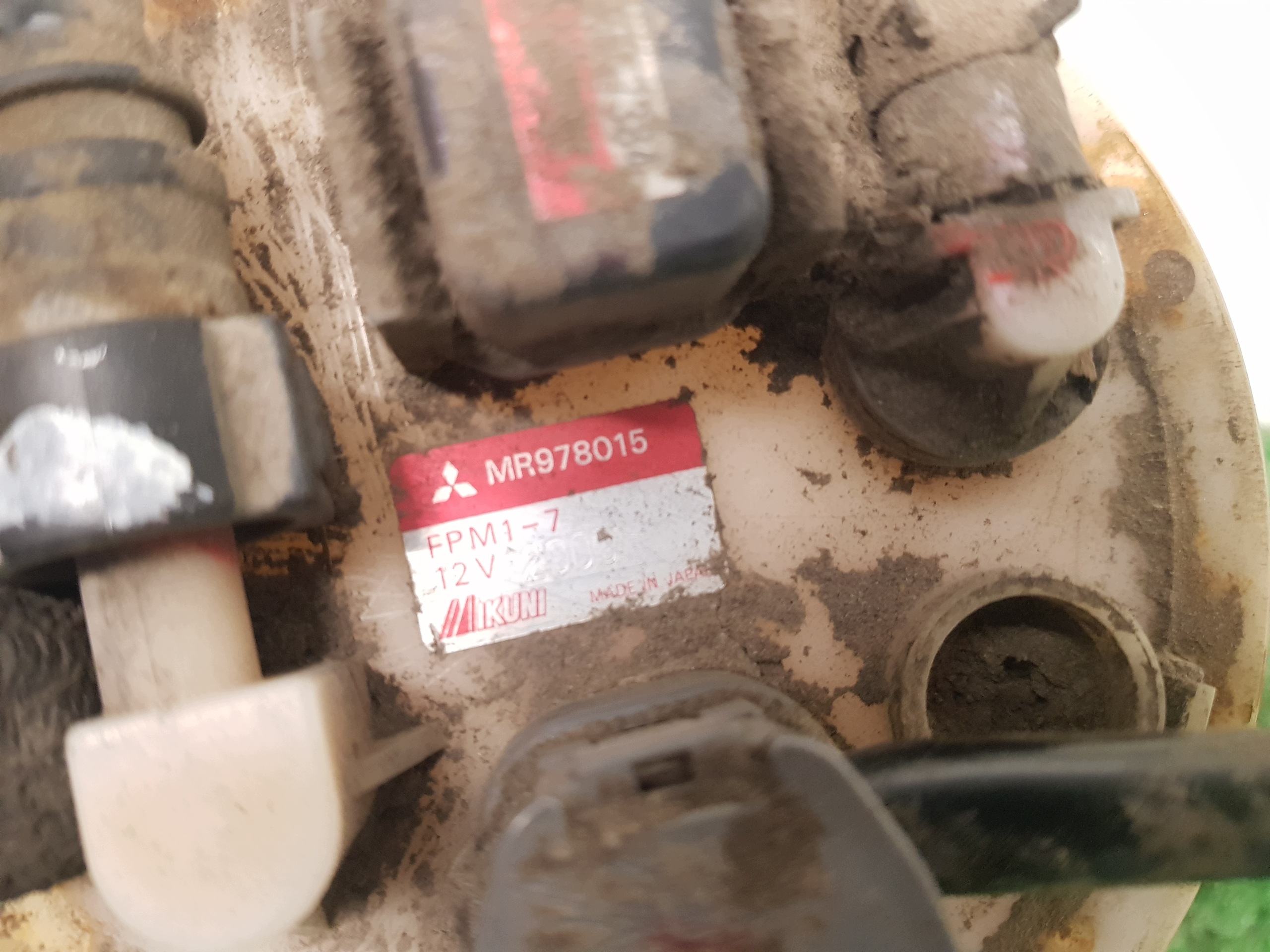 feed pump MITSUBISHI OUTLANDER MR978015