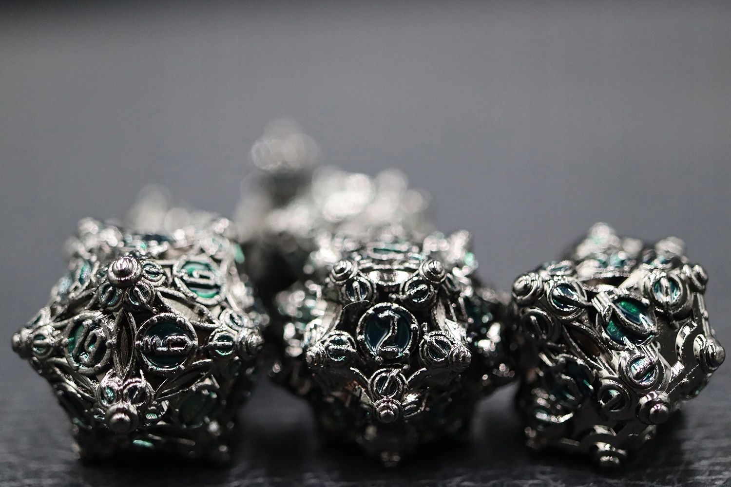 ZIMOWA TWIERDZA ZESTAW 7 METALOWYCH KOŚCI RPG Liczba ścian 4 6 8 10 12 20