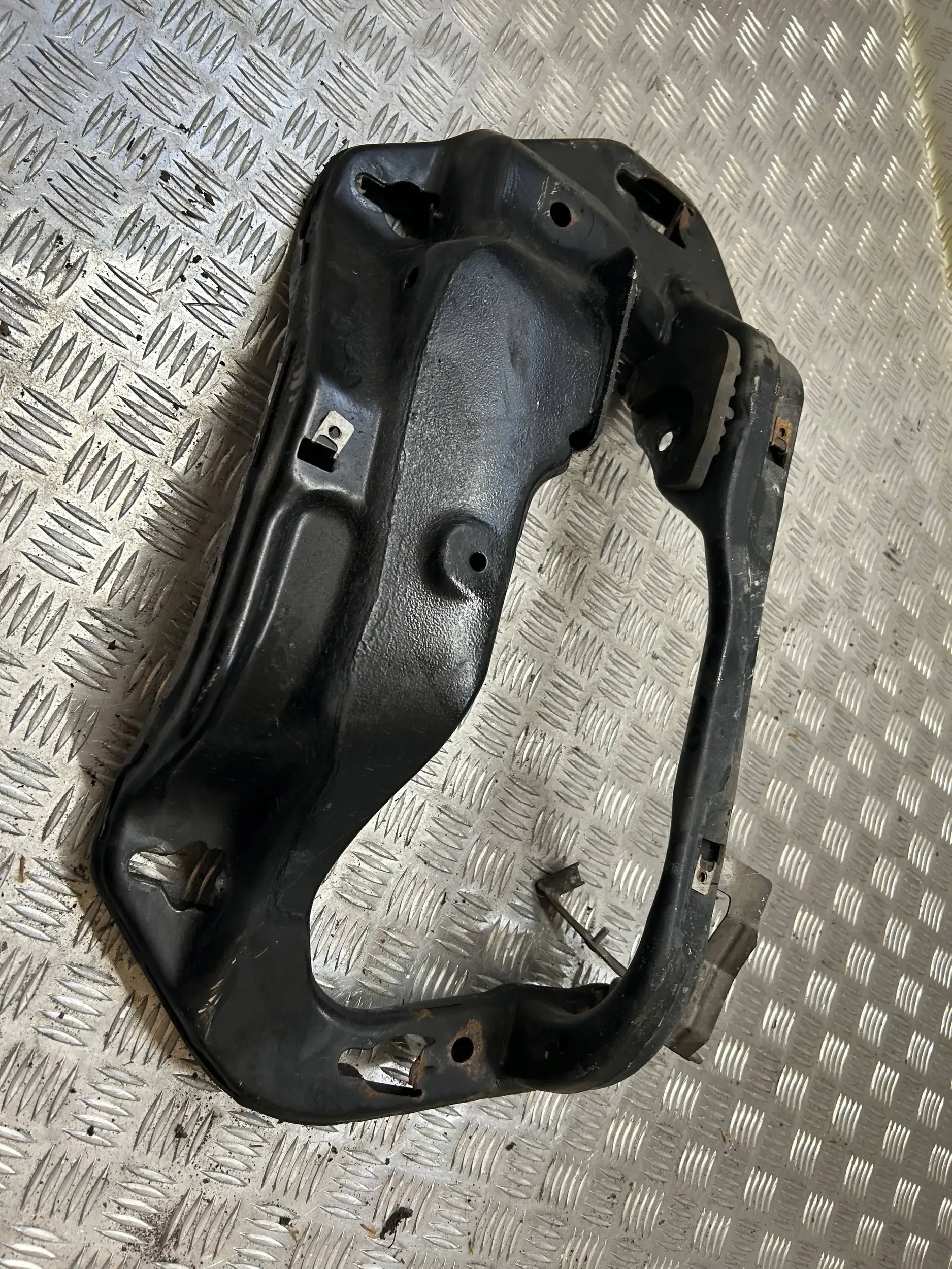 PODUSZKA ŁAPA PODPORA SKRZYNI BMW X5 F15 6854188