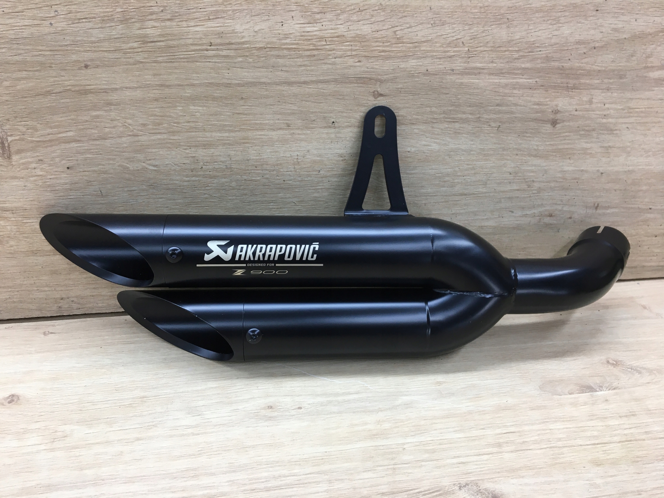 WYDECH TLUMIK KONCOWKA AKRAPOVIC KAWASAKI Z900 Part number P 169 57 KONCOWKI MOTOCYKLOWE