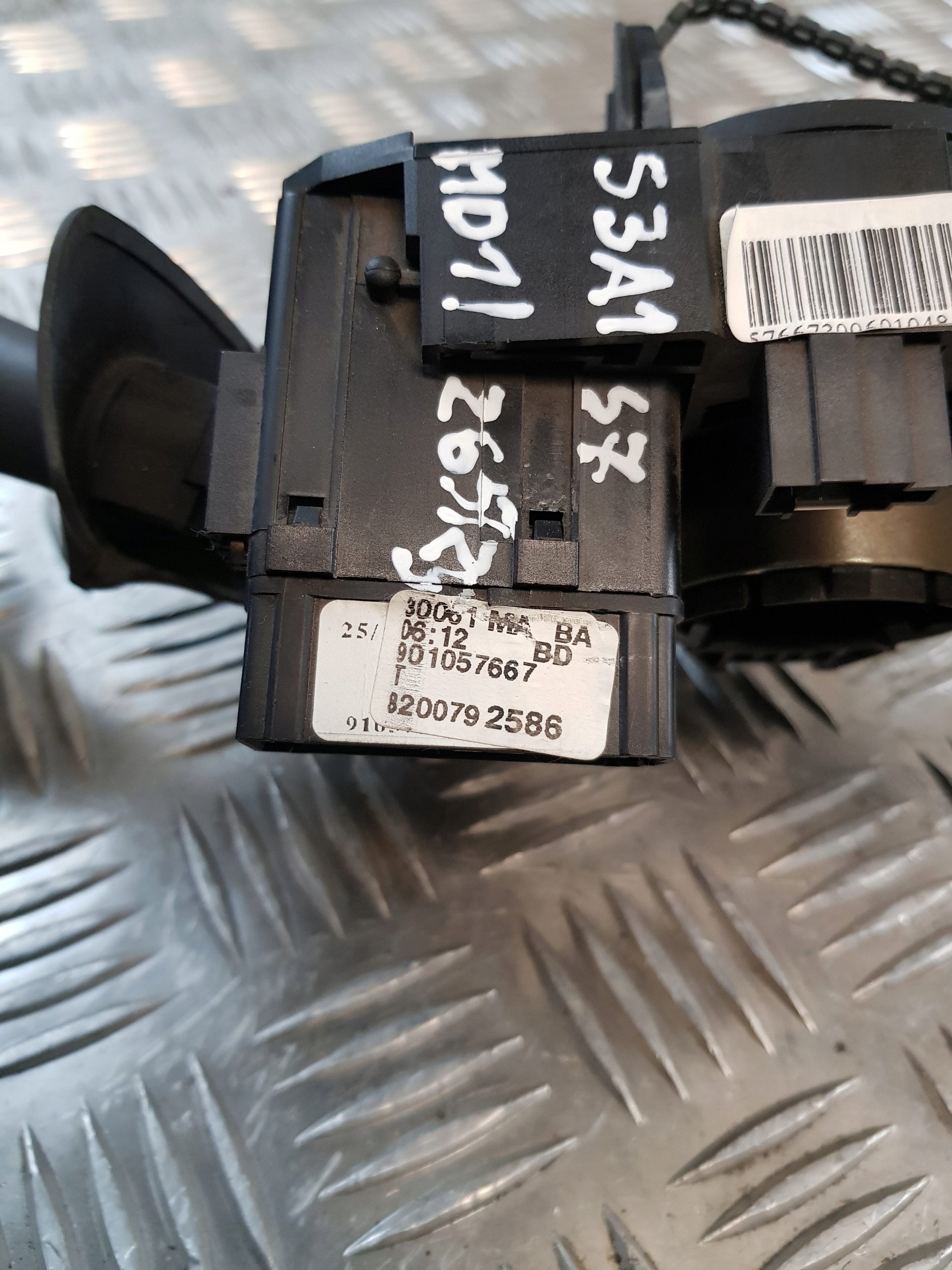 commande levier commodo sous volant DACIA SANDERO et OE 8200792586T
