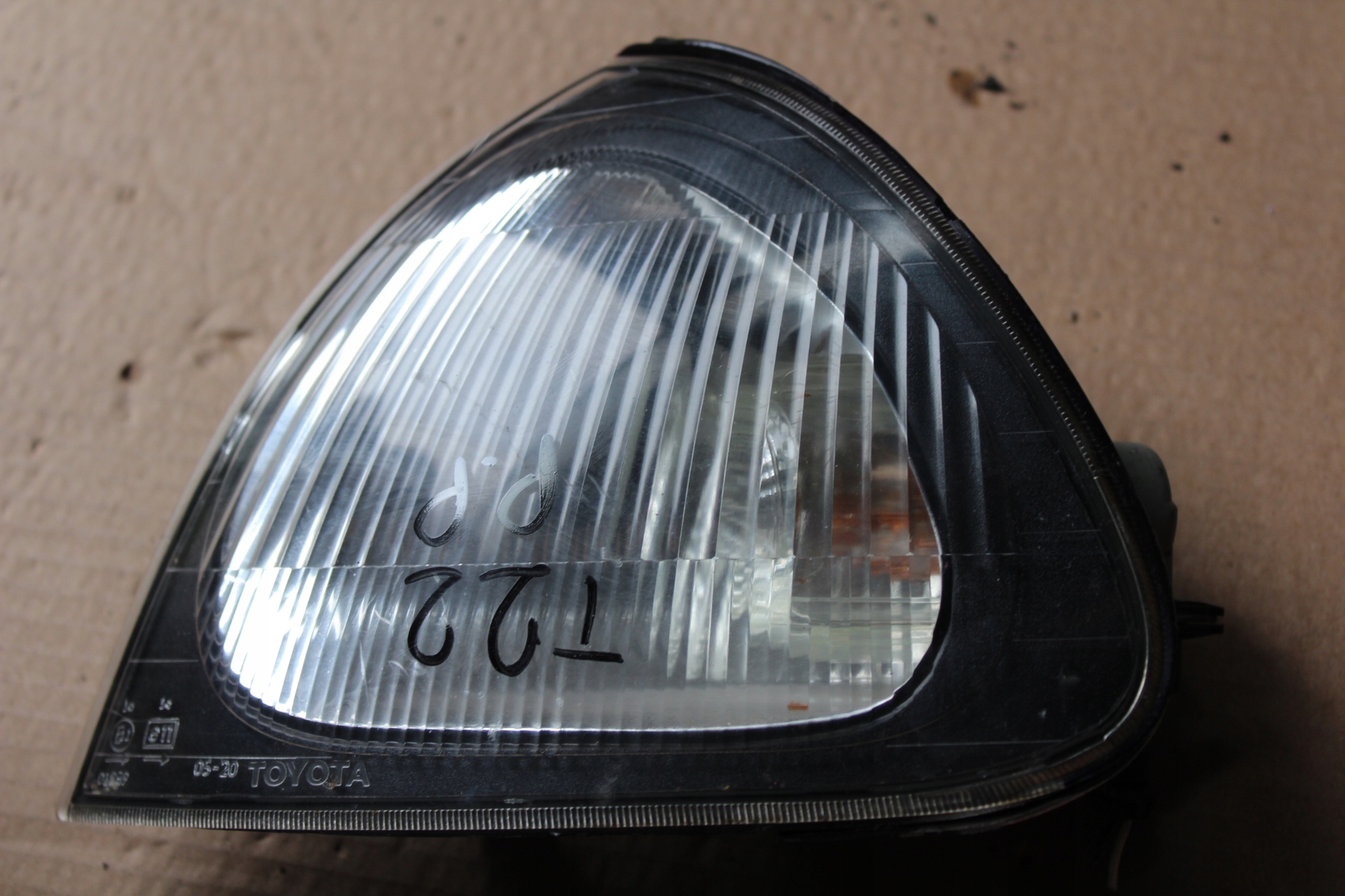 P12301KOR - Мигалка указателя поворота AVENSIS T22 передняя левая