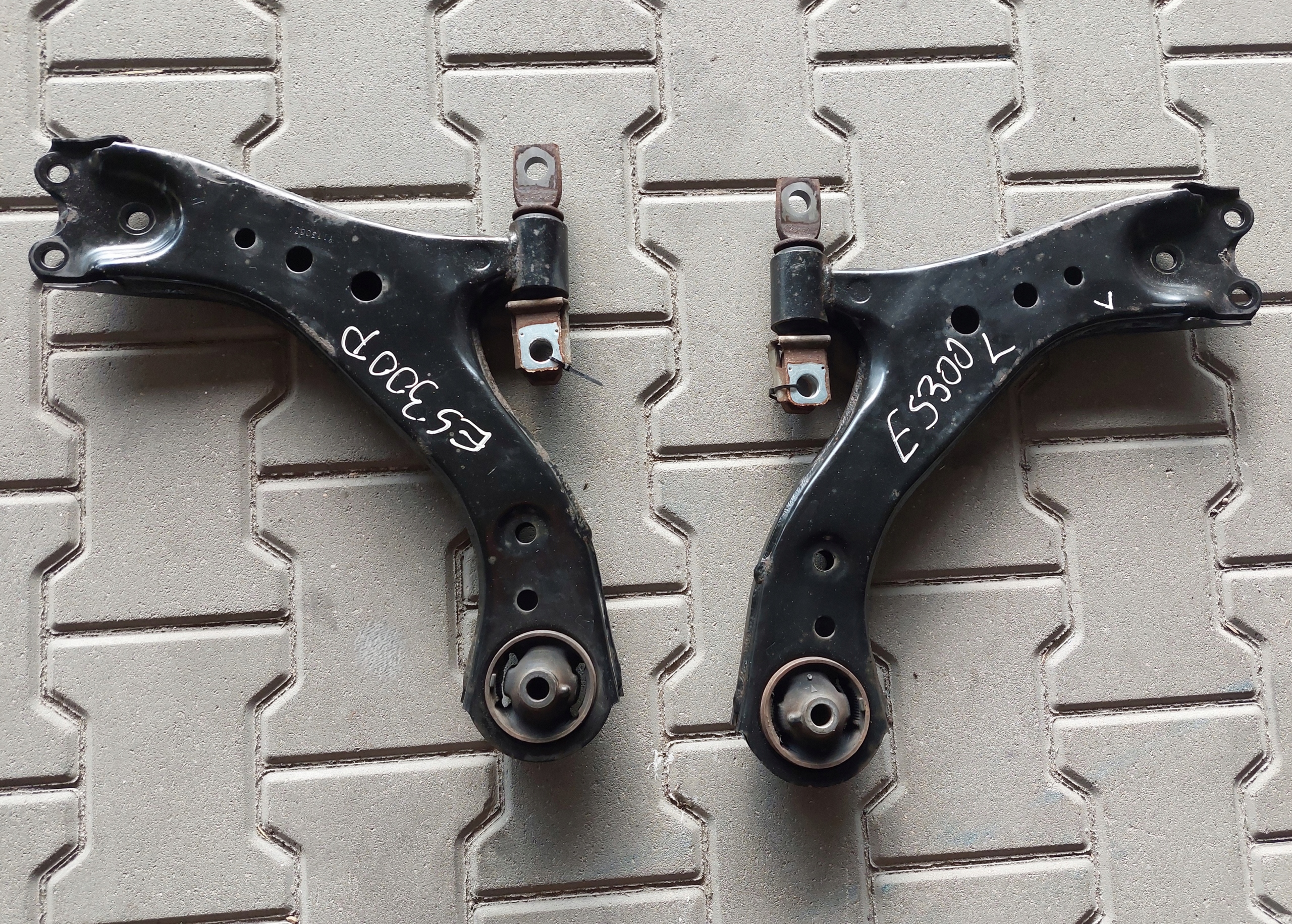 arm front front lower left right LEXUS ES VII 7 300 H 2.5