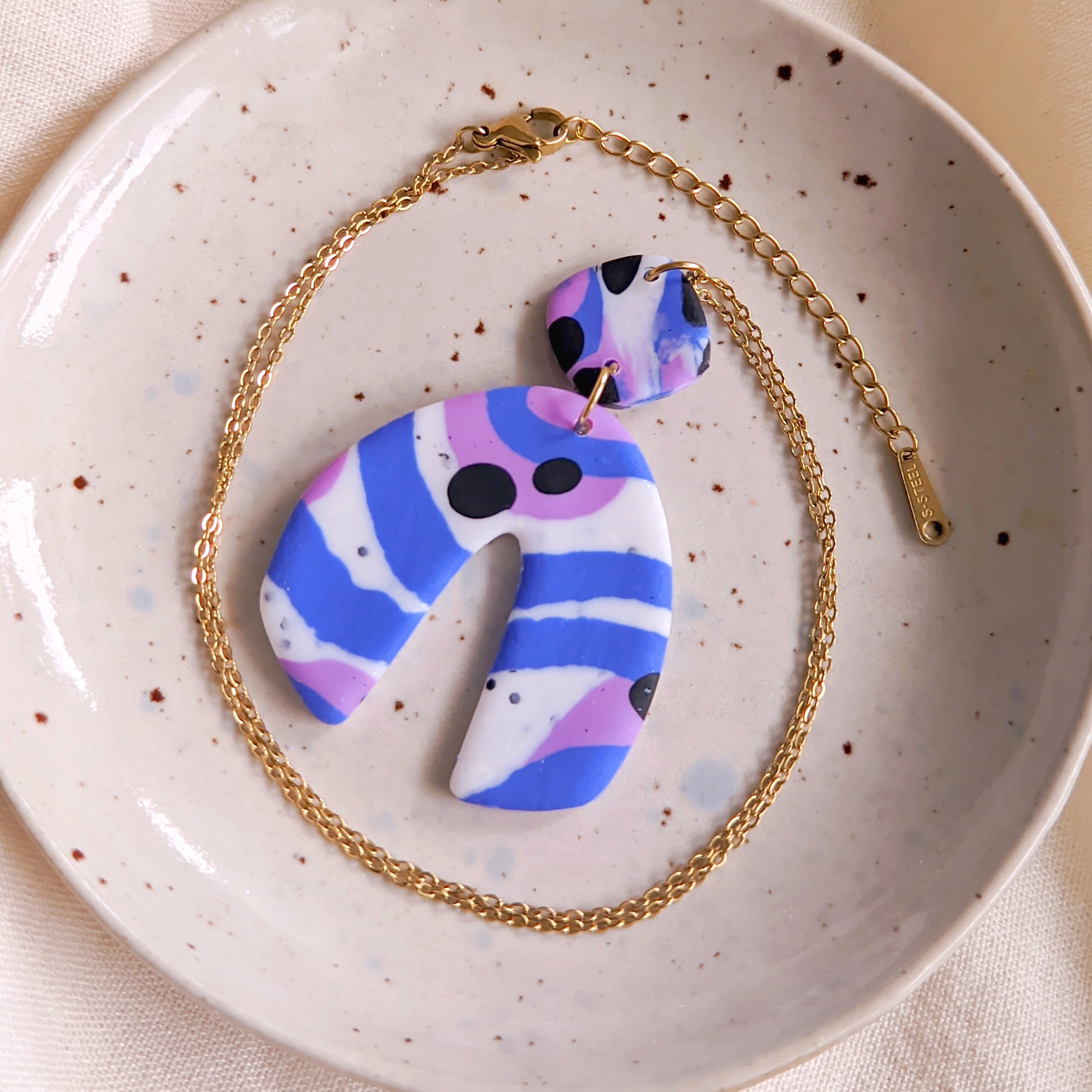 Náhrdelník s abstraktním vzorem, přívěsek s barevným boho vzorem