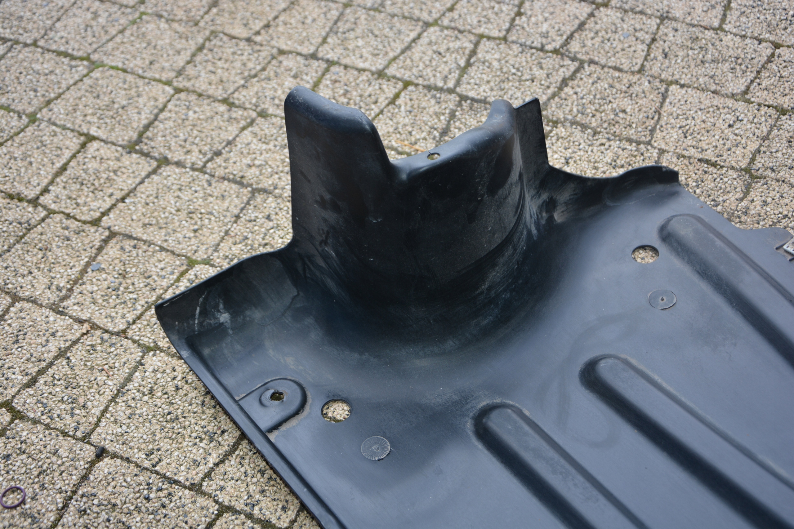 OSŁONA PODWOZIA PASSAT CC 3C8825206 Producent części Volkswagen OE